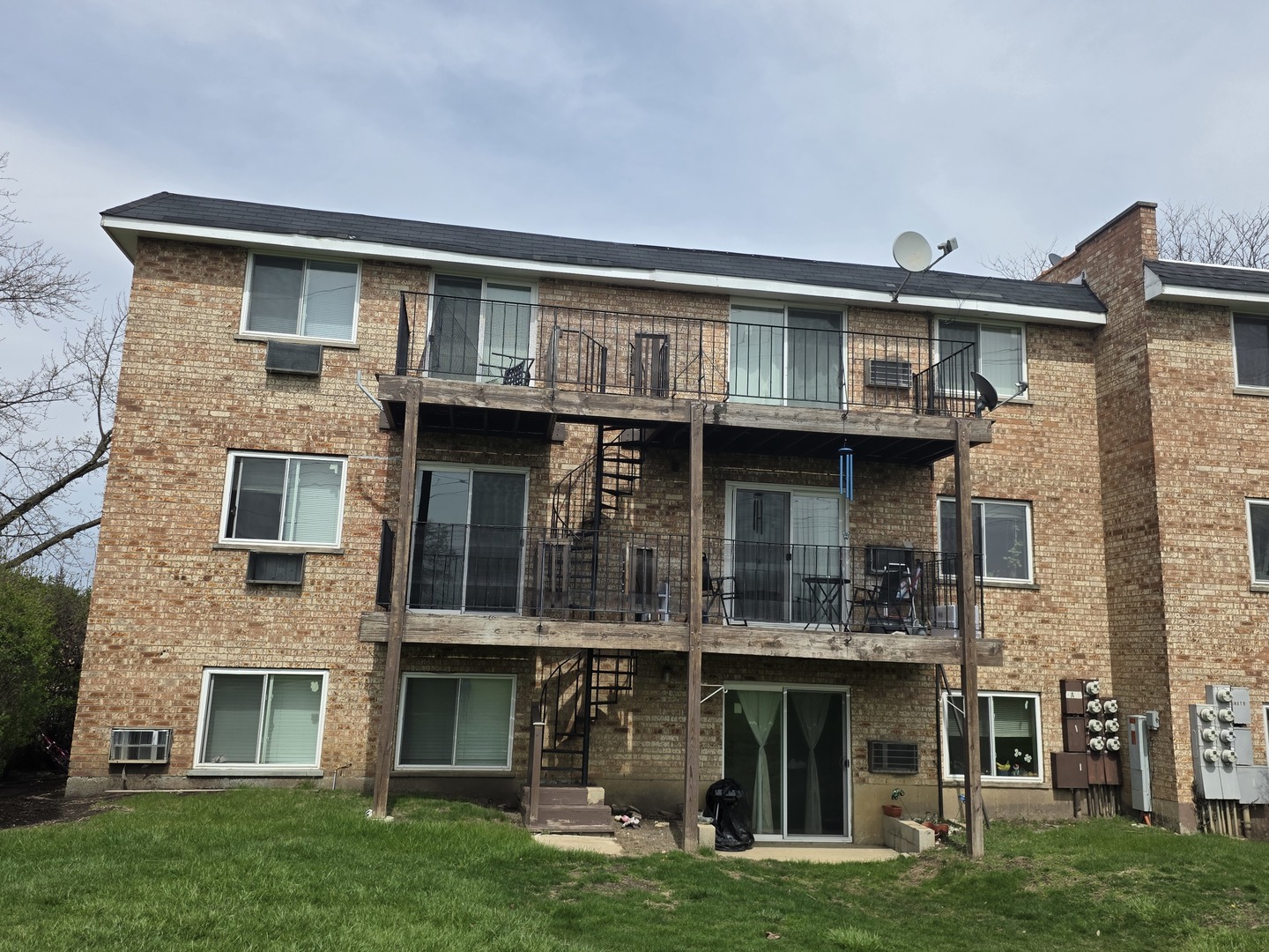 825 W College Boulevard, Addison, IL 60101