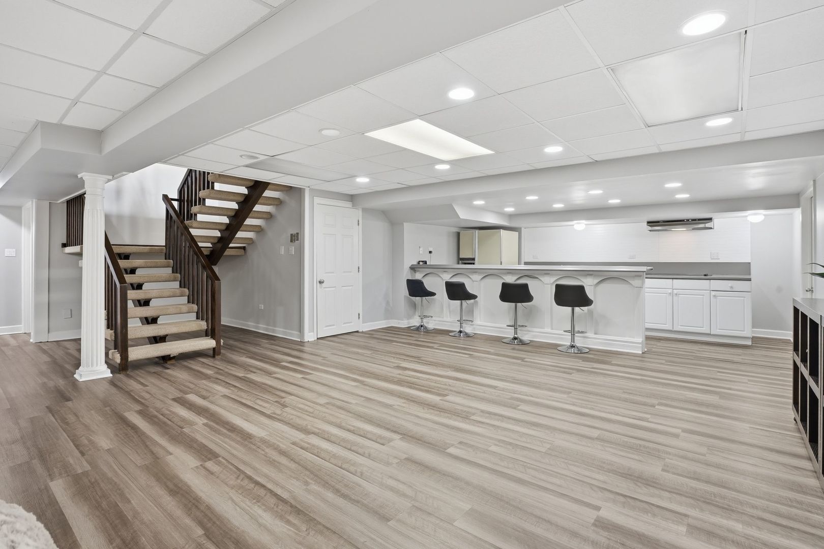 75 REGENT Drive, Oak Brook, IL 60523