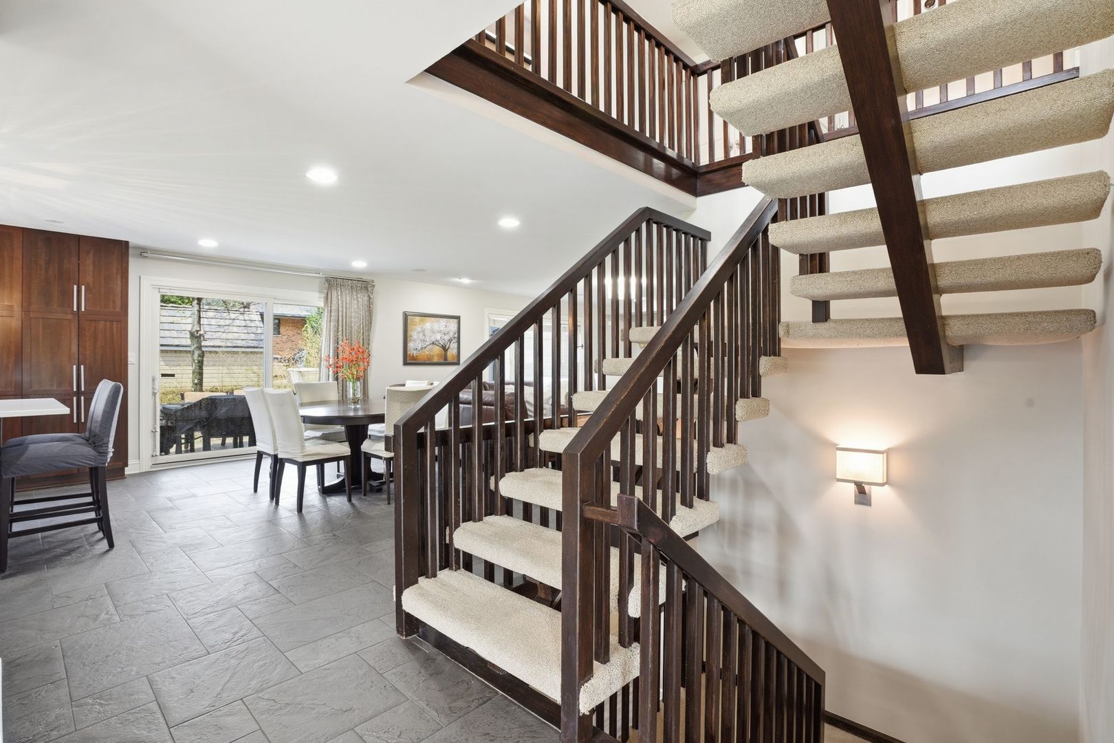 75 REGENT Drive, Oak Brook, IL 60523