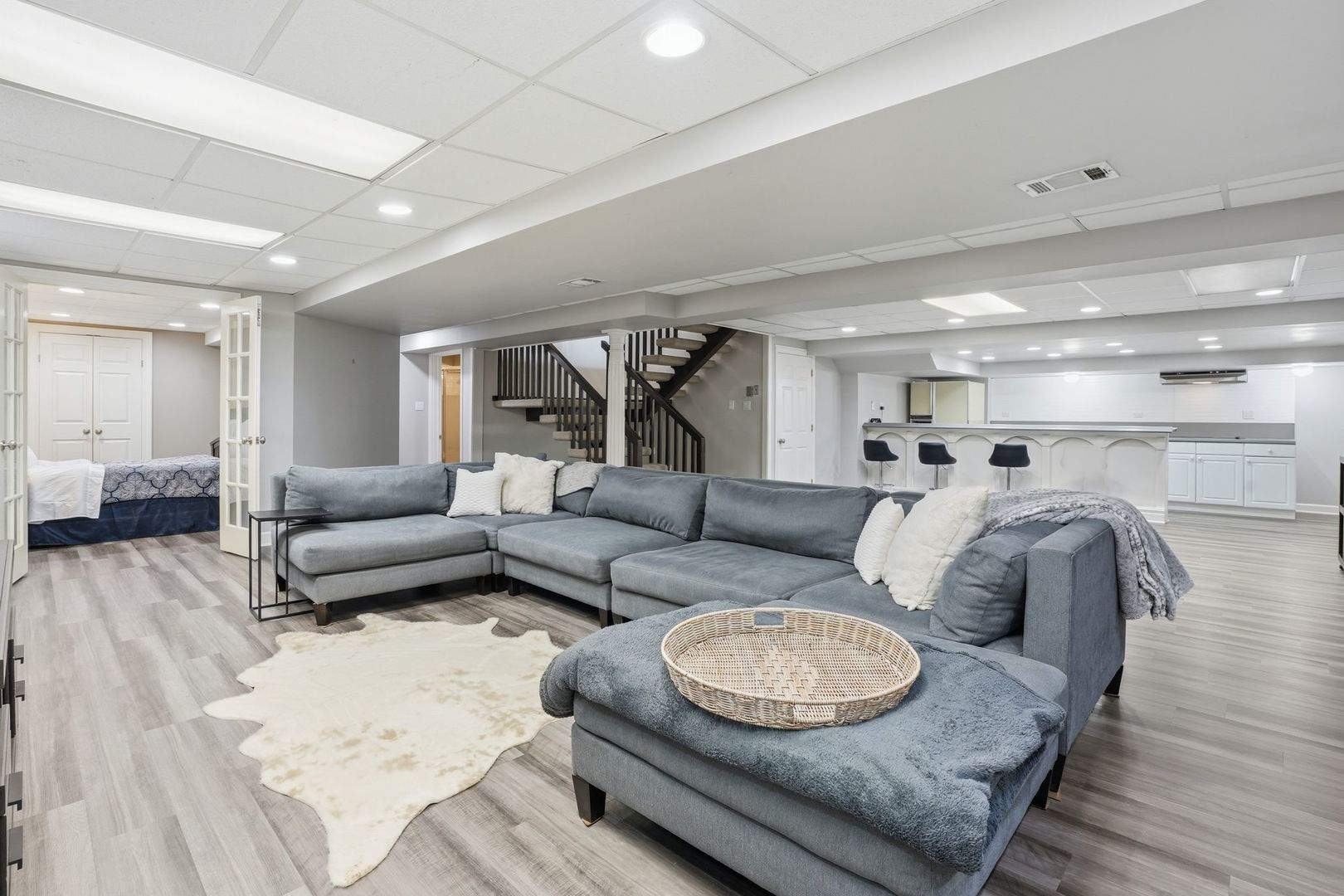 75 REGENT Drive, Oak Brook, IL 60523