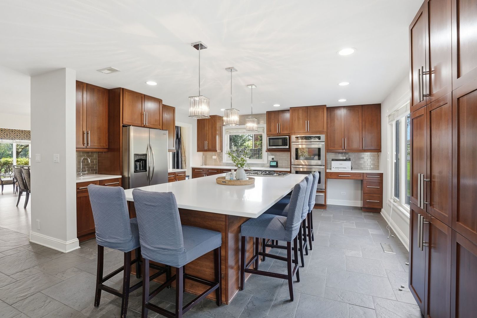 75 REGENT Drive, Oak Brook, IL 60523