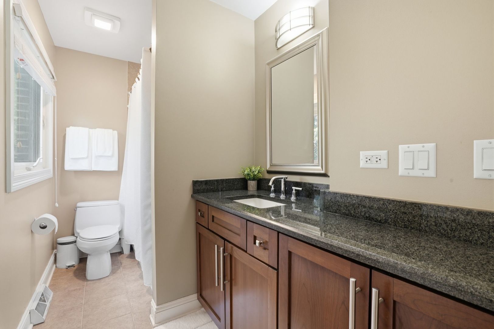 75 REGENT Drive, Oak Brook, IL 60523