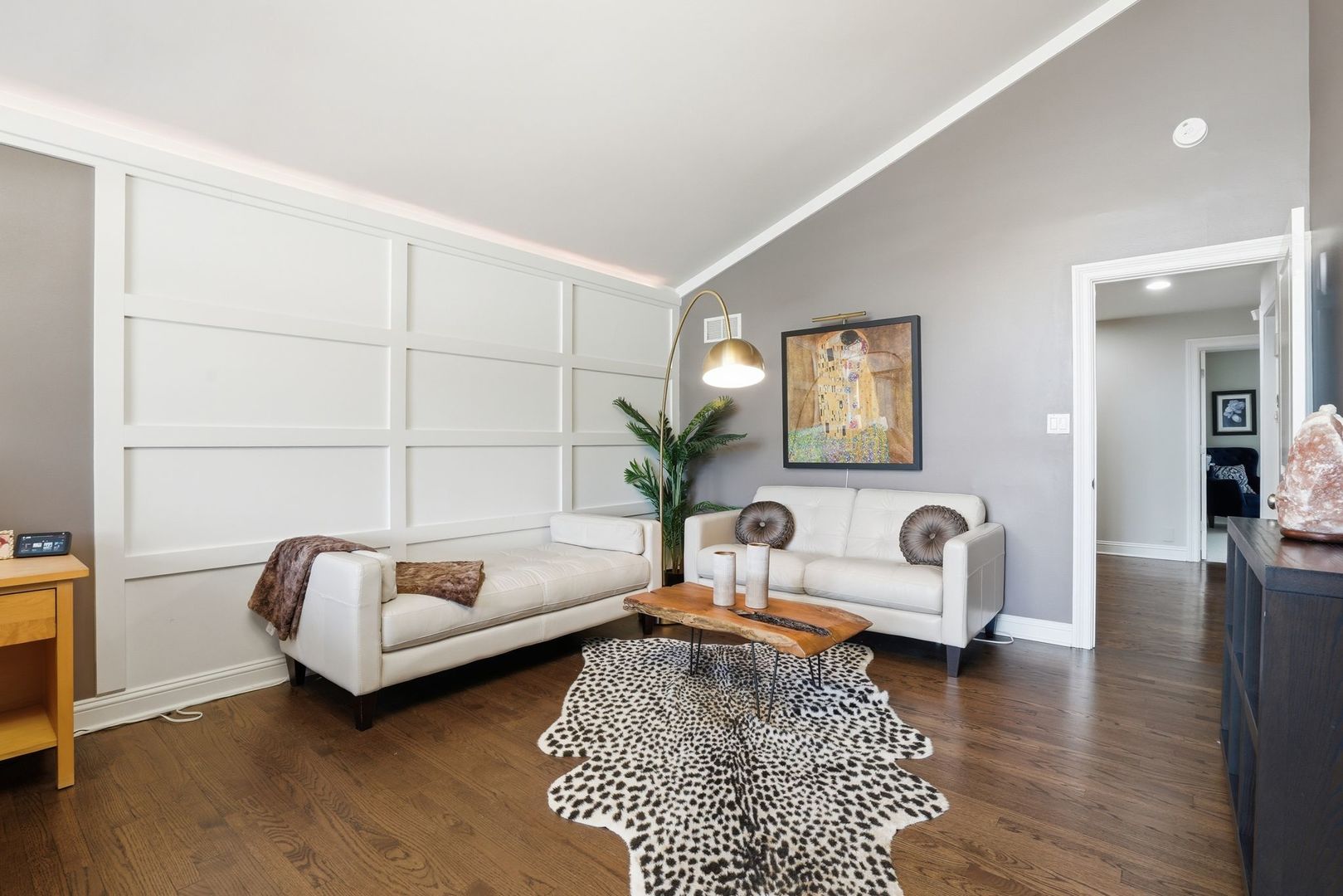 75 REGENT Drive, Oak Brook, IL 60523