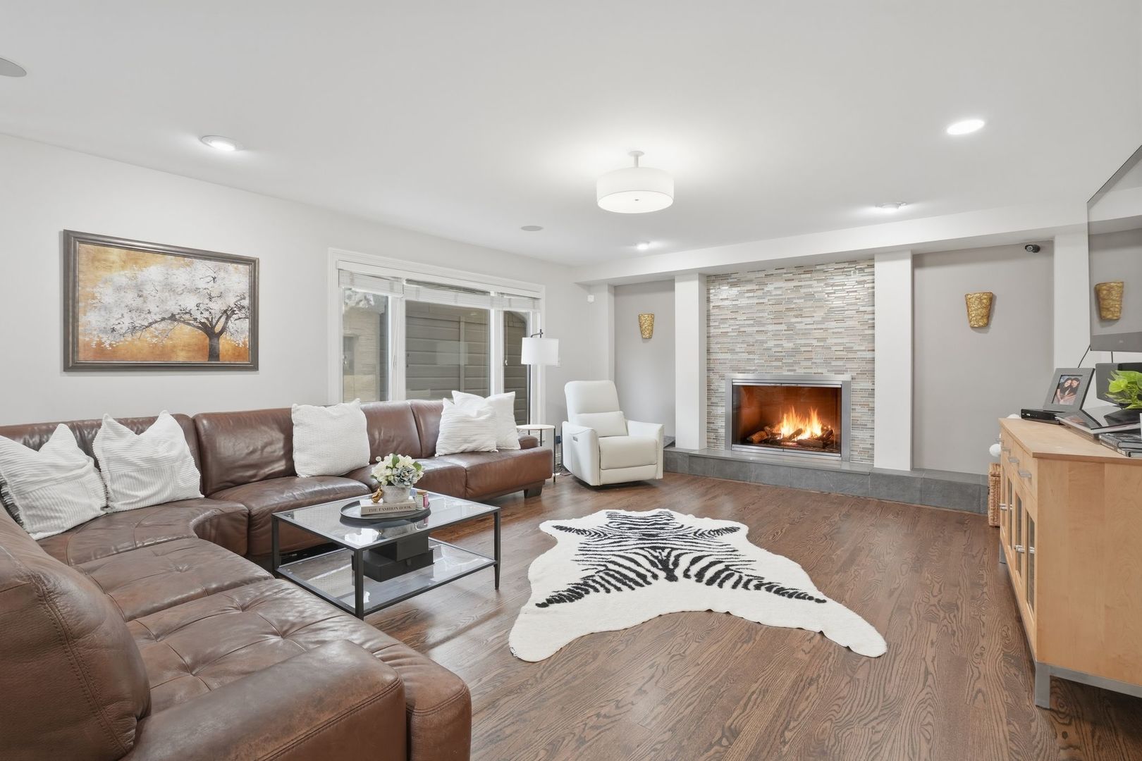 75 REGENT Drive, Oak Brook, IL 60523