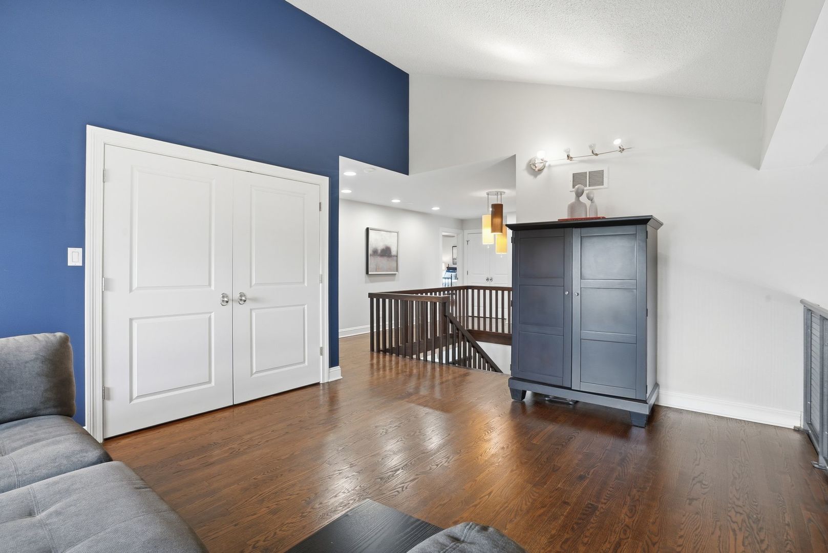 75 REGENT Drive, Oak Brook, IL 60523