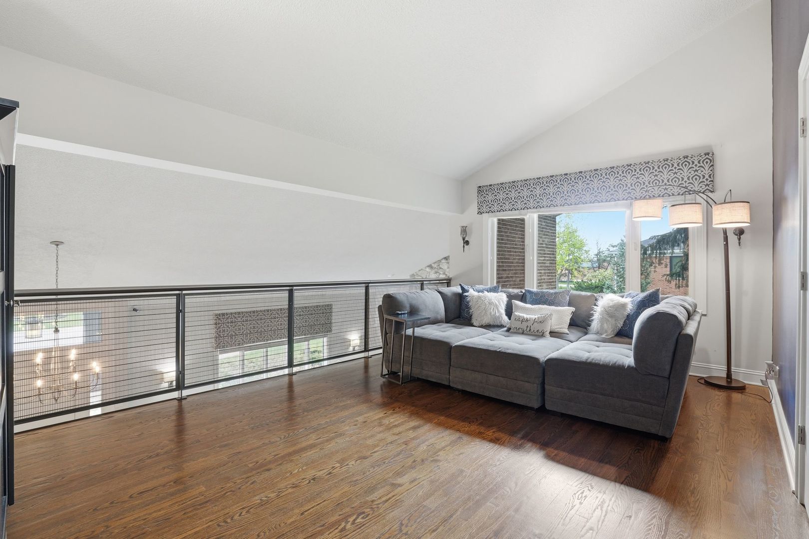 75 REGENT Drive, Oak Brook, IL 60523