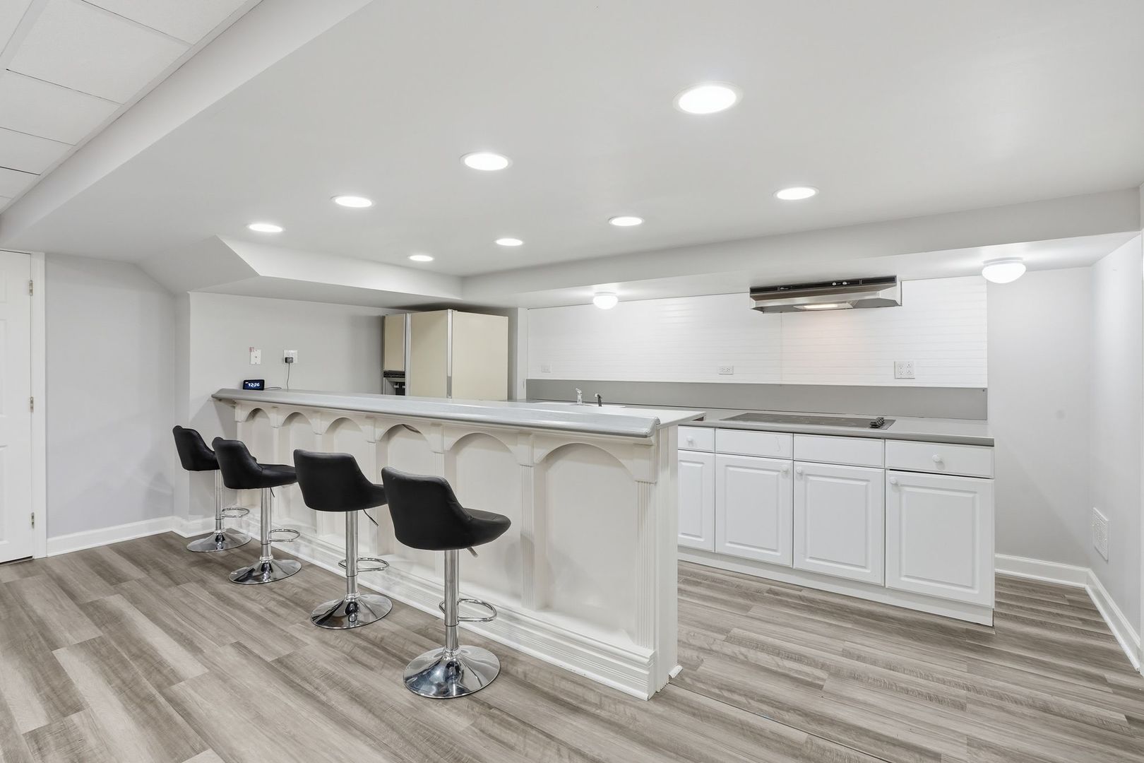 75 REGENT Drive, Oak Brook, IL 60523