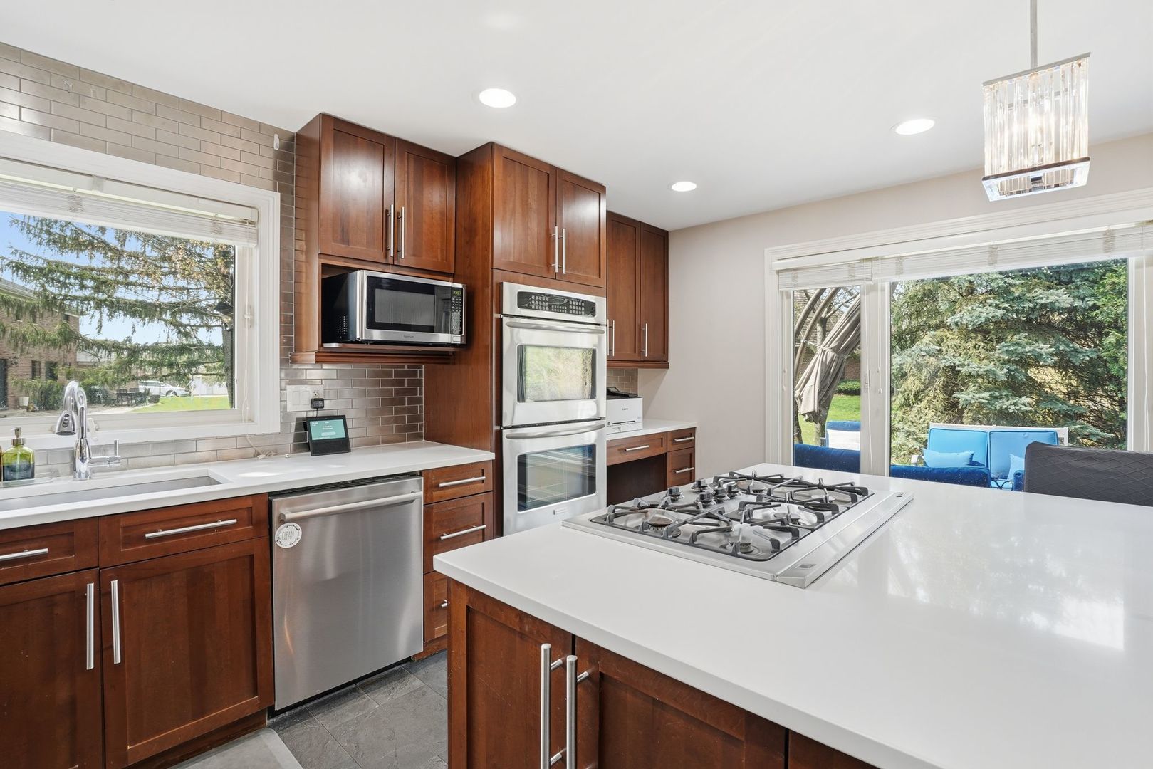 75 REGENT Drive, Oak Brook, IL 60523