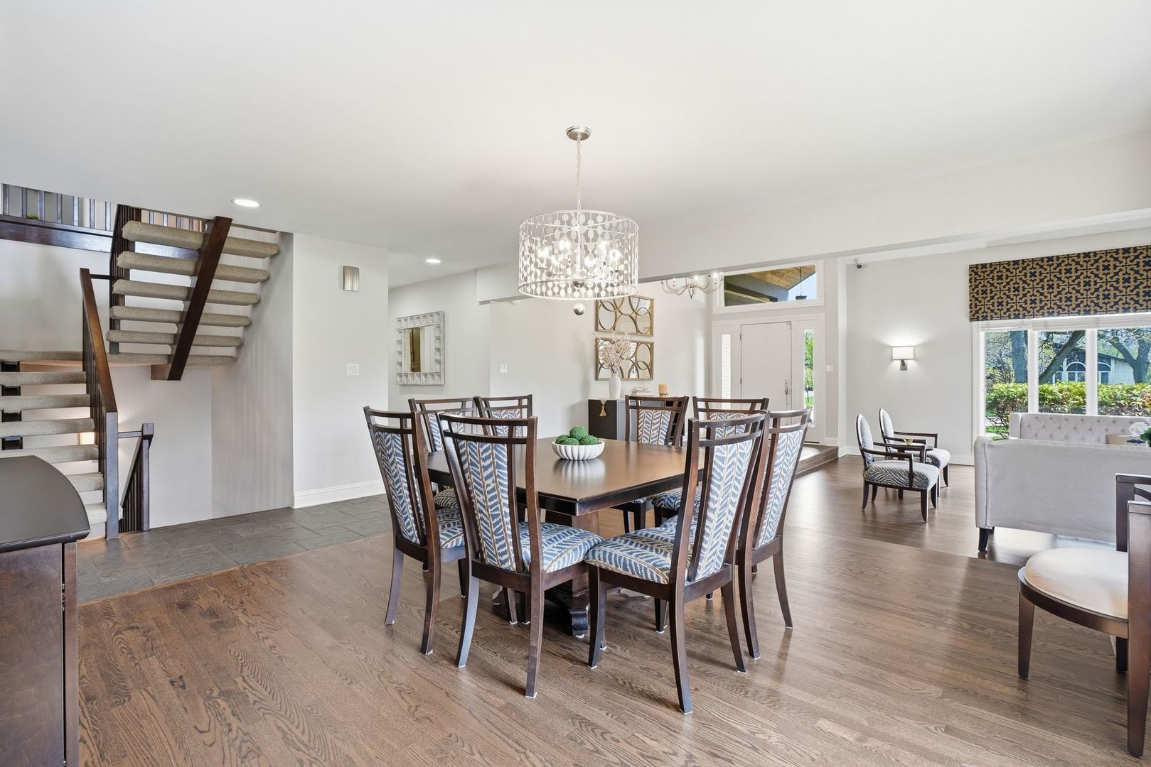 75 REGENT Drive, Oak Brook, IL 60523