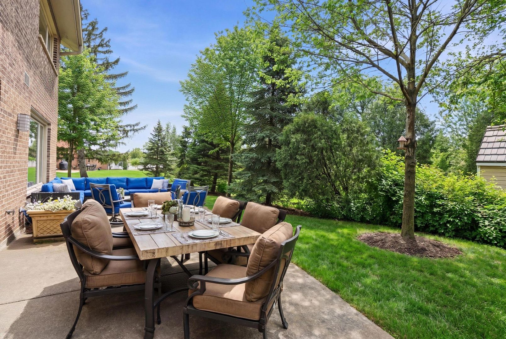 75 REGENT Drive, Oak Brook, IL 60523