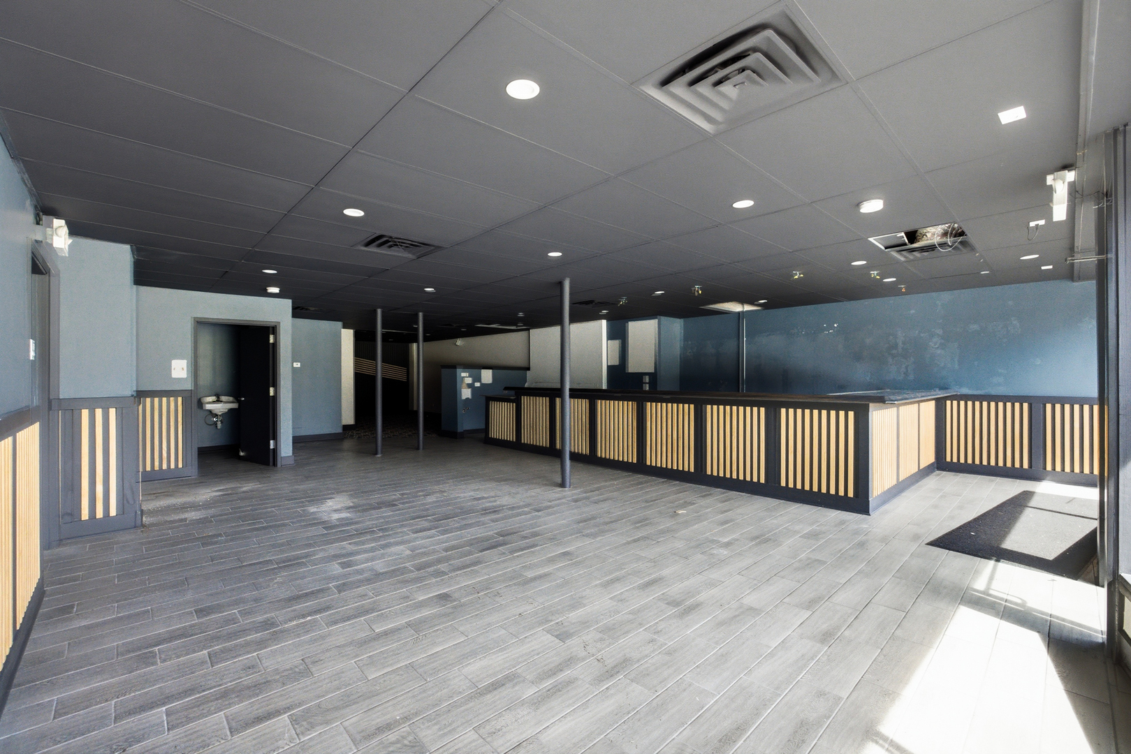 8216 S Archer Avenue, Willow Springs, IL 60480