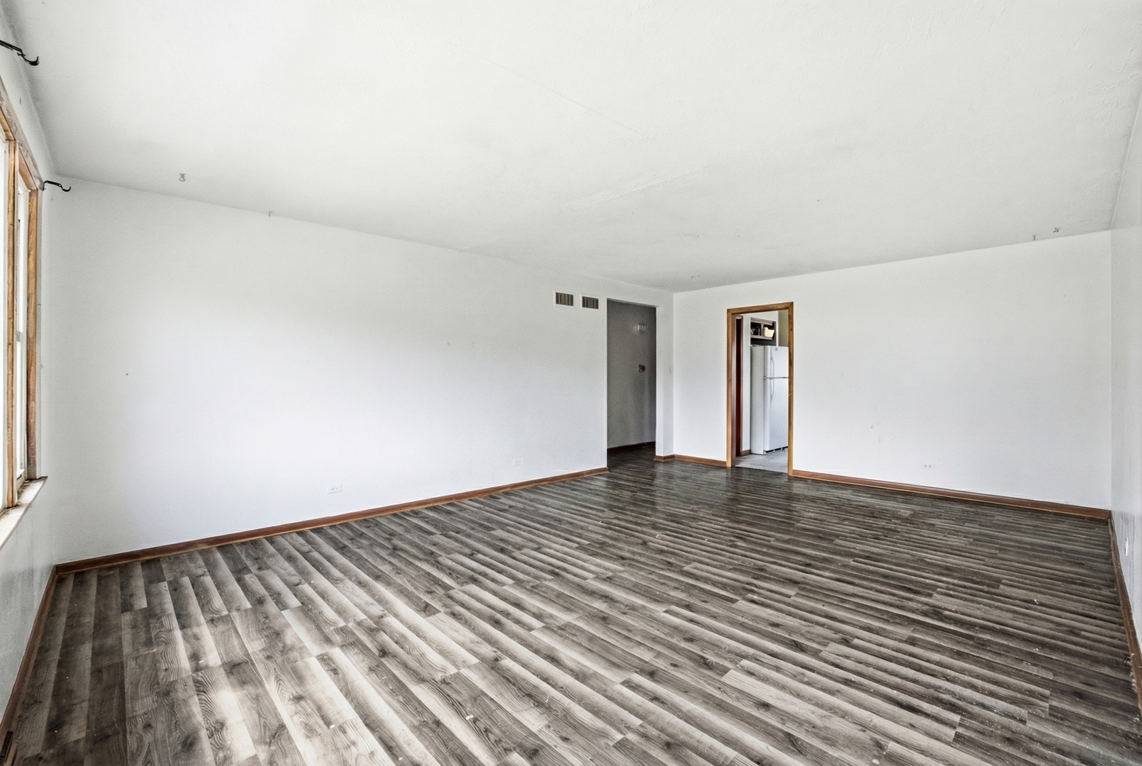 8216 S Archer Avenue, Willow Springs, IL 60480