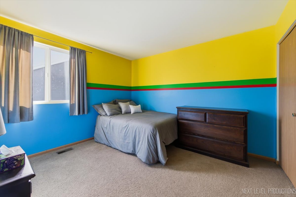 604 Roosevelt Drive, Oswego, IL 60543