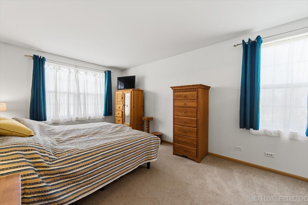 604 Roosevelt Drive, Oswego, IL 60543