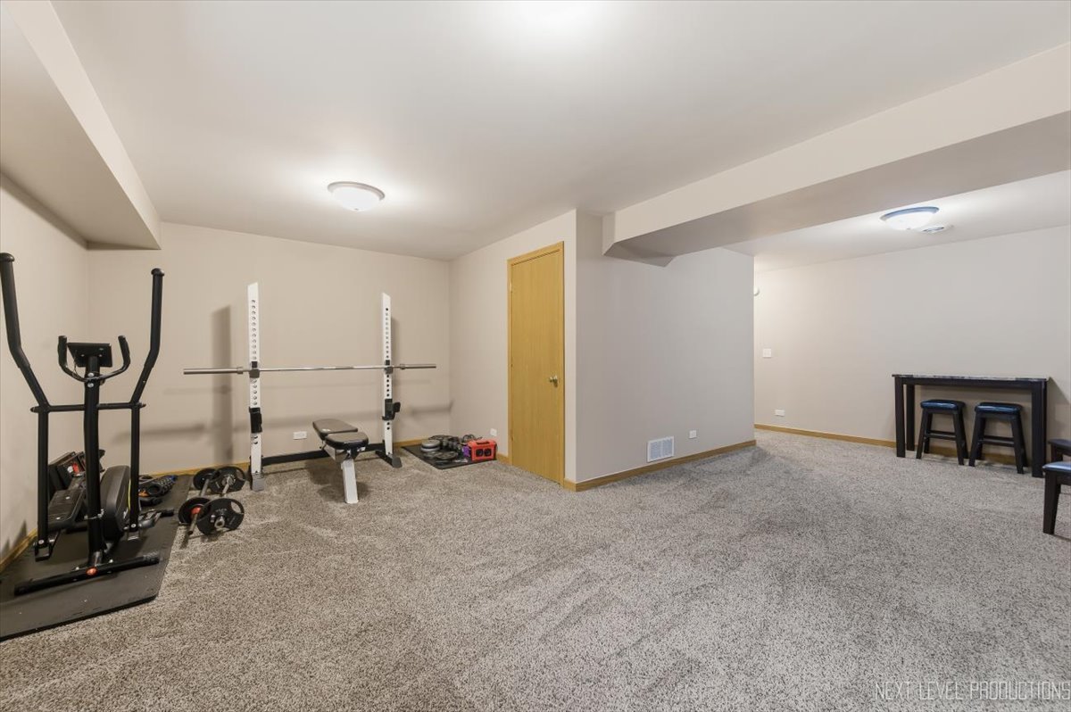 604 Roosevelt Drive, Oswego, IL 60543