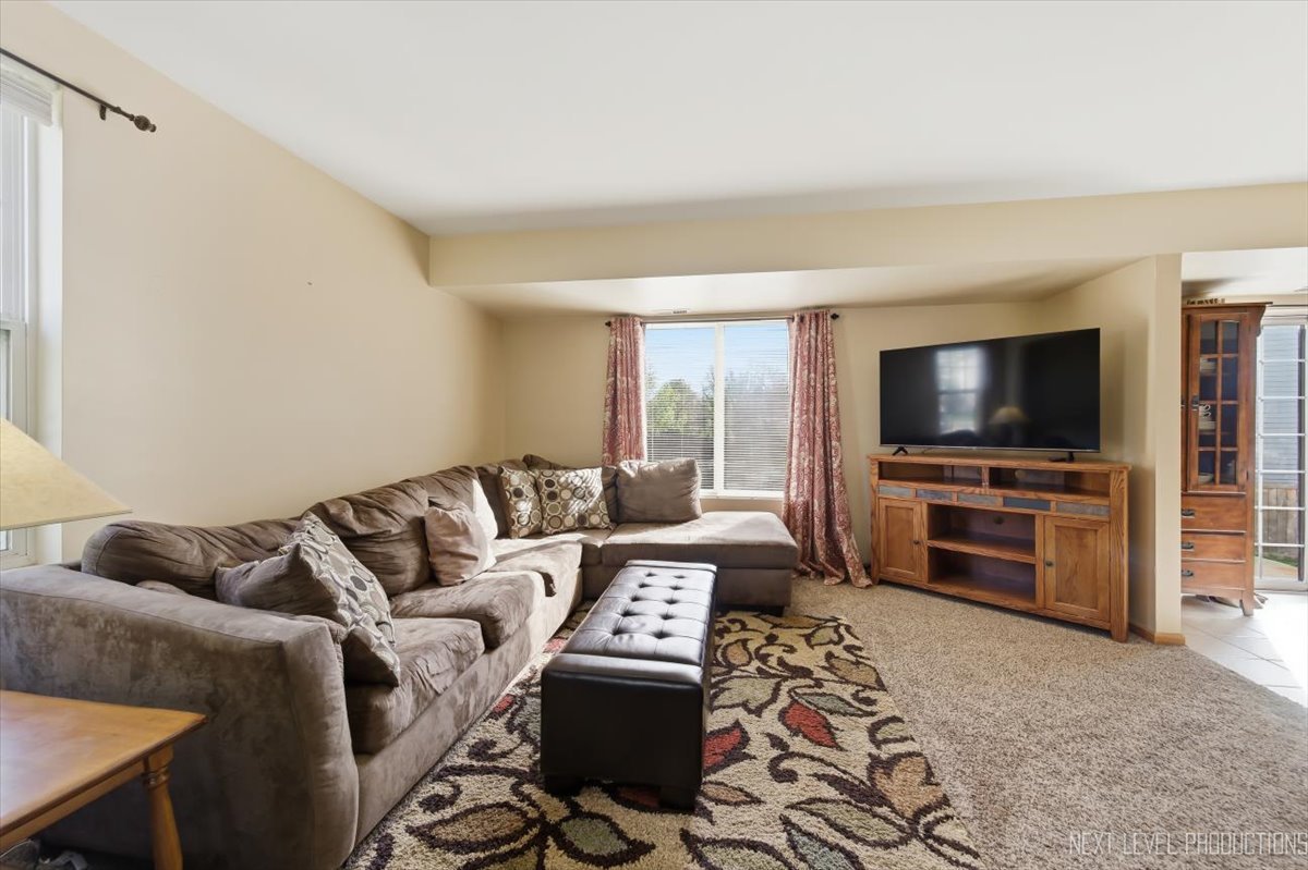 604 Roosevelt Drive, Oswego, IL 60543