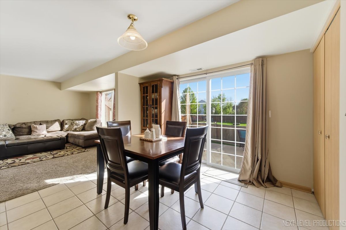 604 Roosevelt Drive, Oswego, IL 60543