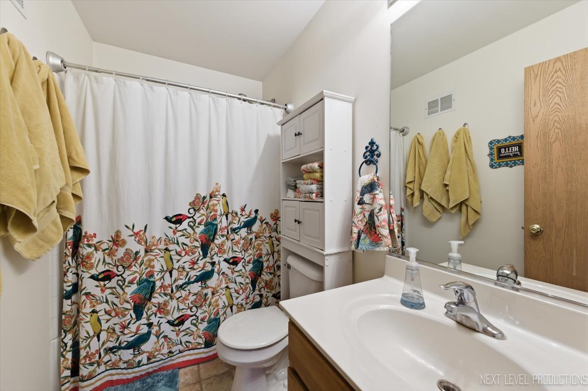 604 Roosevelt Drive, Oswego, IL 60543