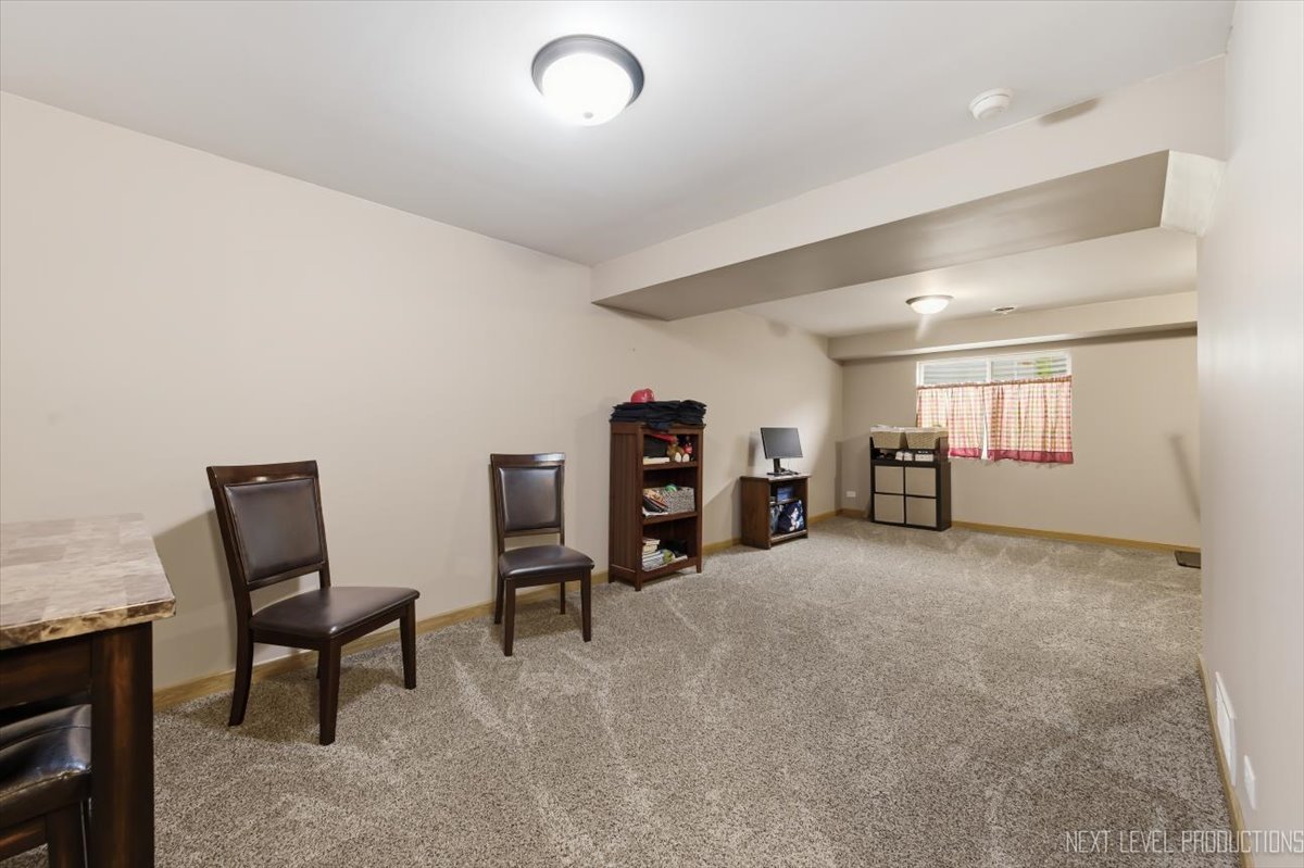 604 Roosevelt Drive, Oswego, IL 60543