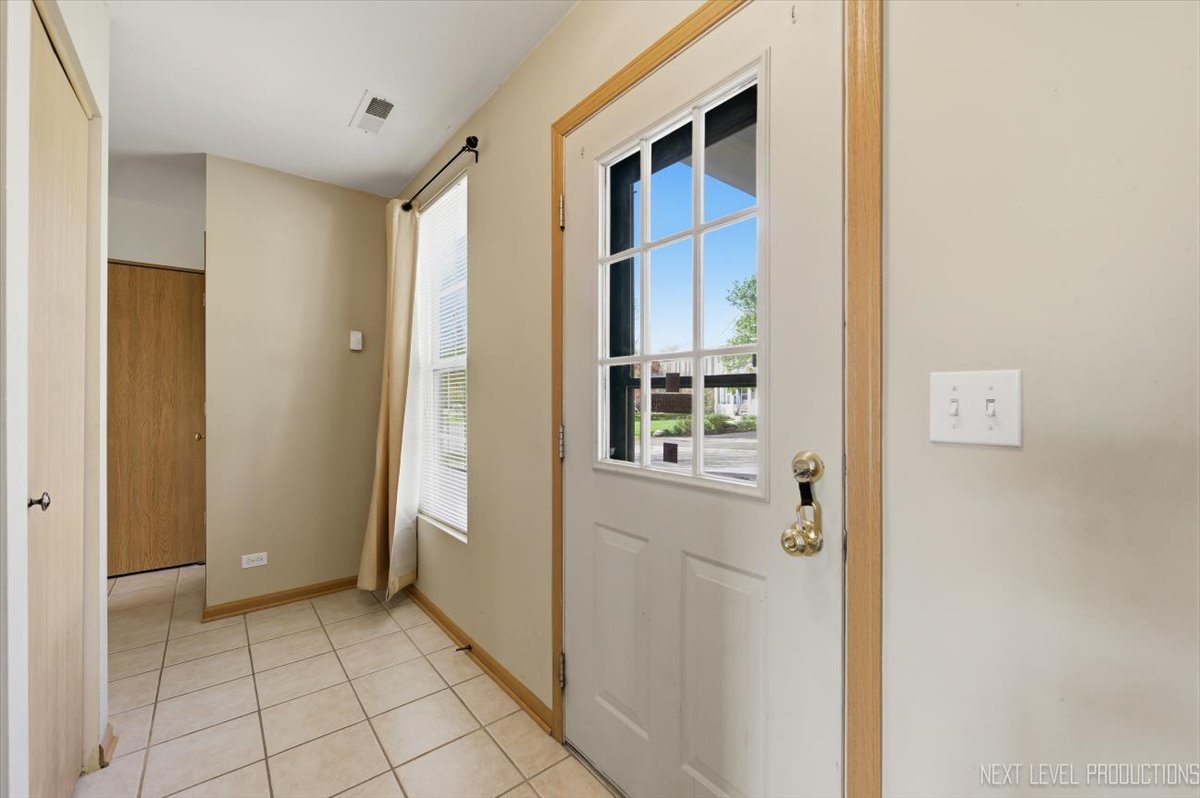 604 Roosevelt Drive, Oswego, IL 60543