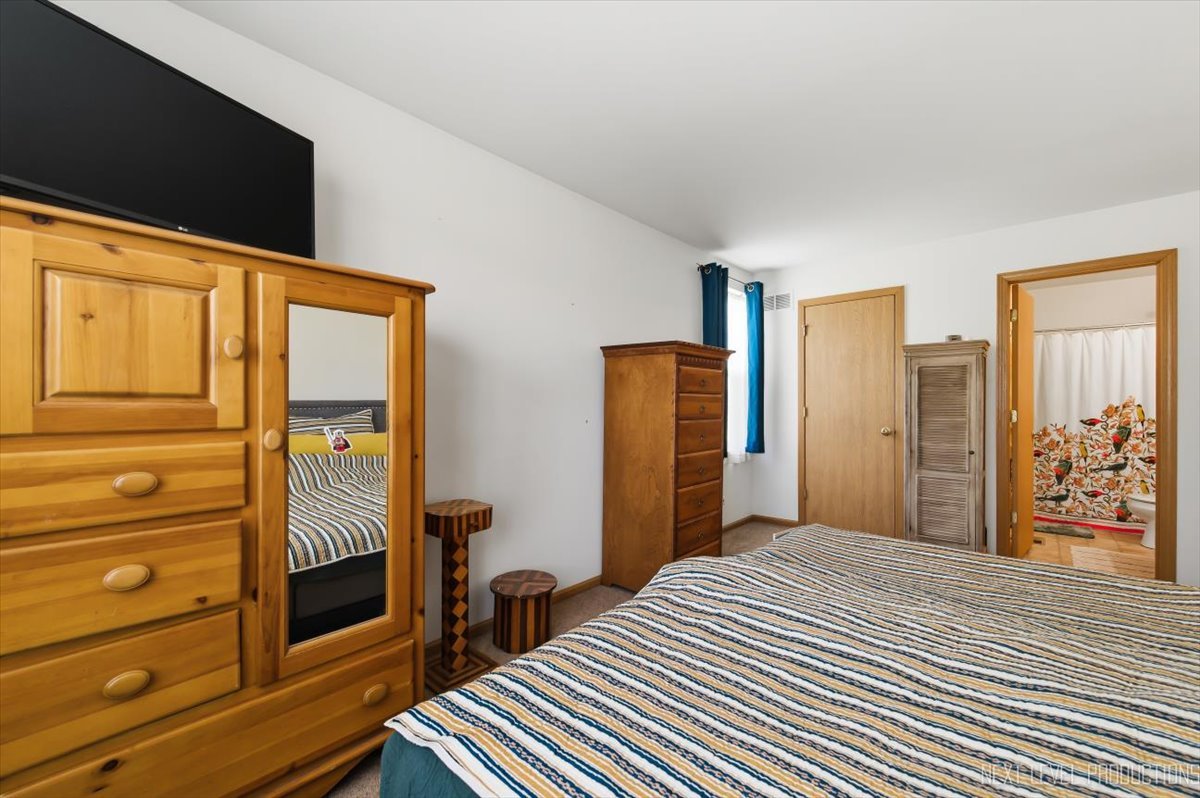 604 Roosevelt Drive, Oswego, IL 60543