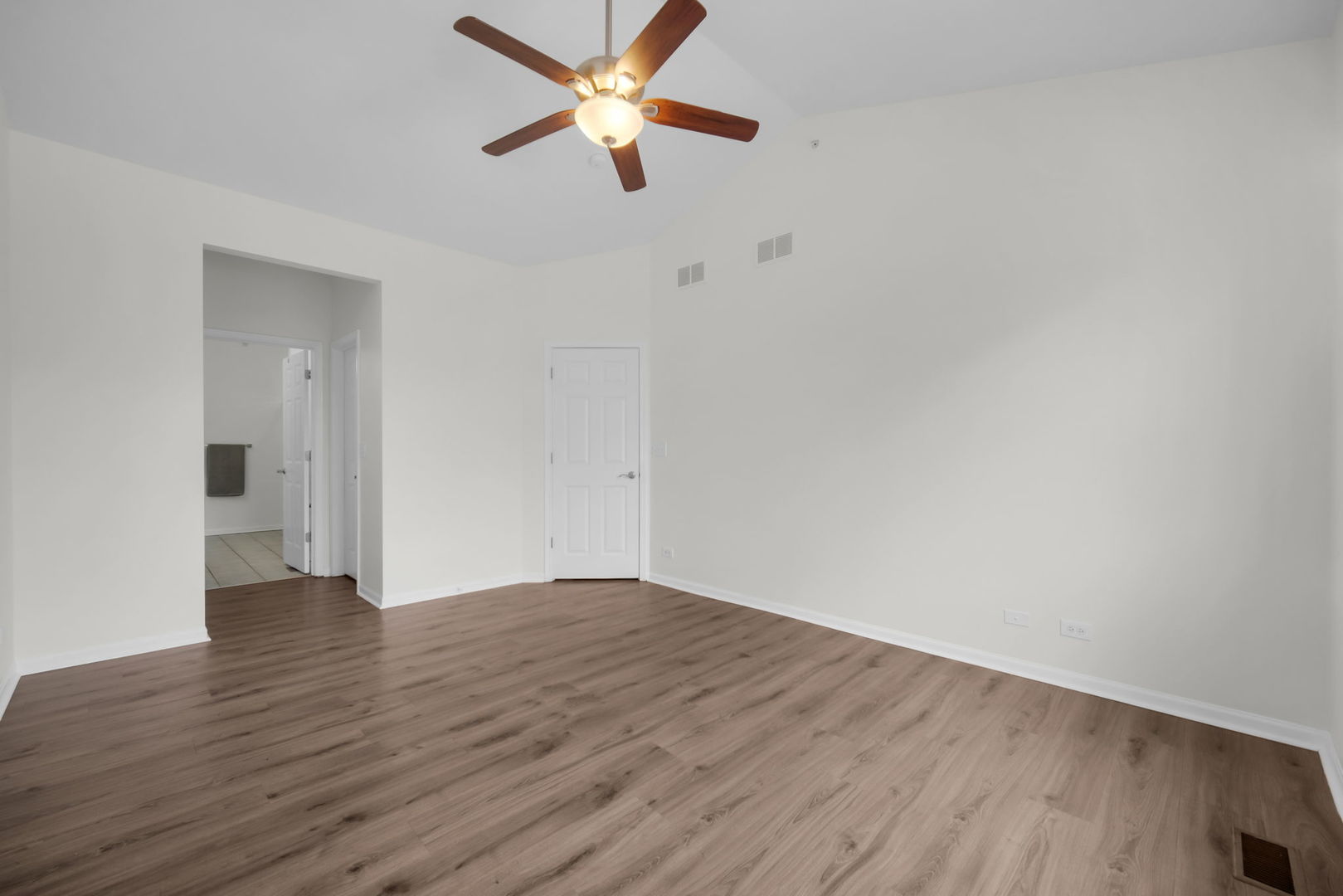 1053 Canary Avenue, Yorkville, IL 60560