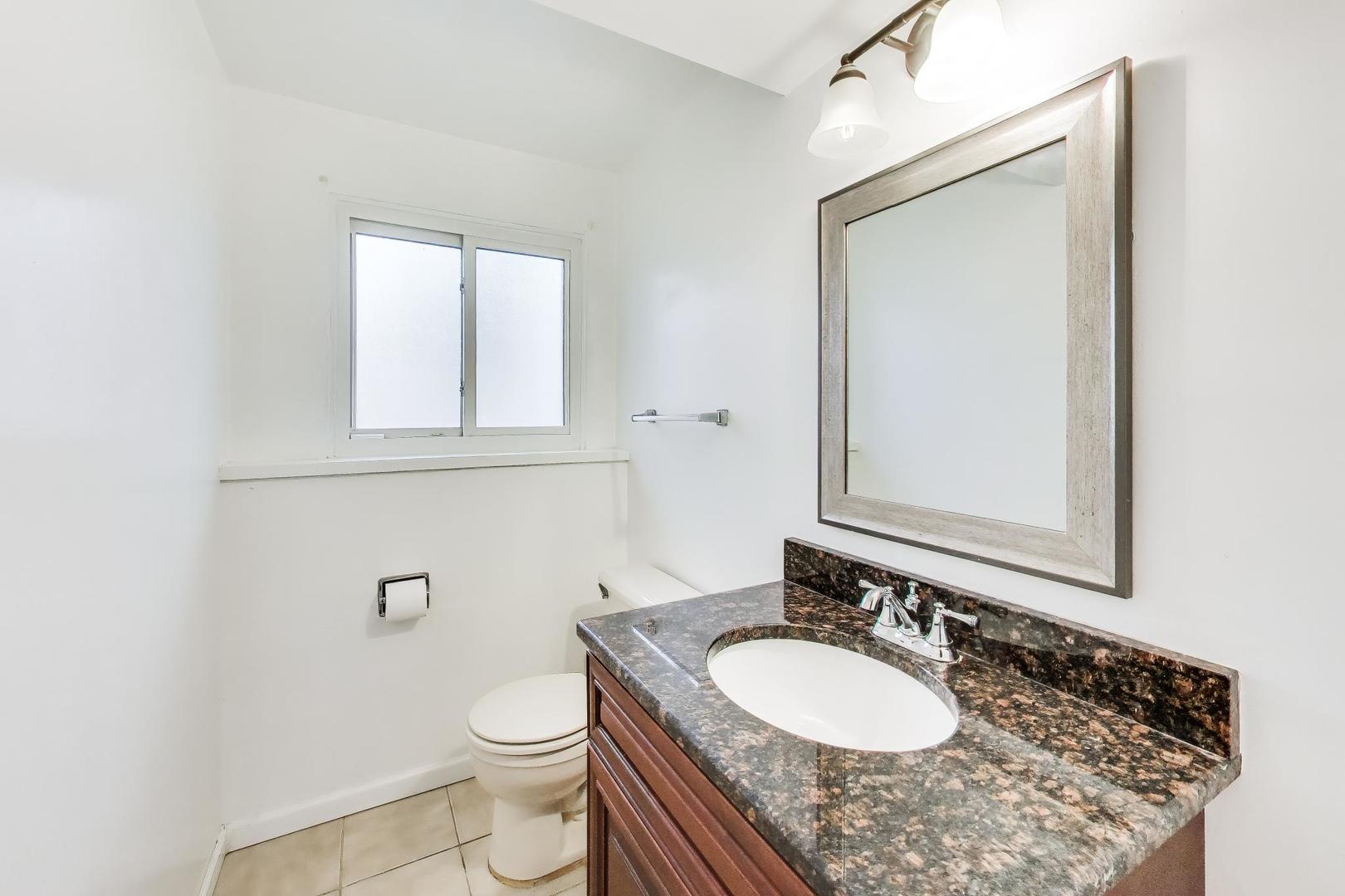 1061 E Sayles Drive, Palatine, IL 60074