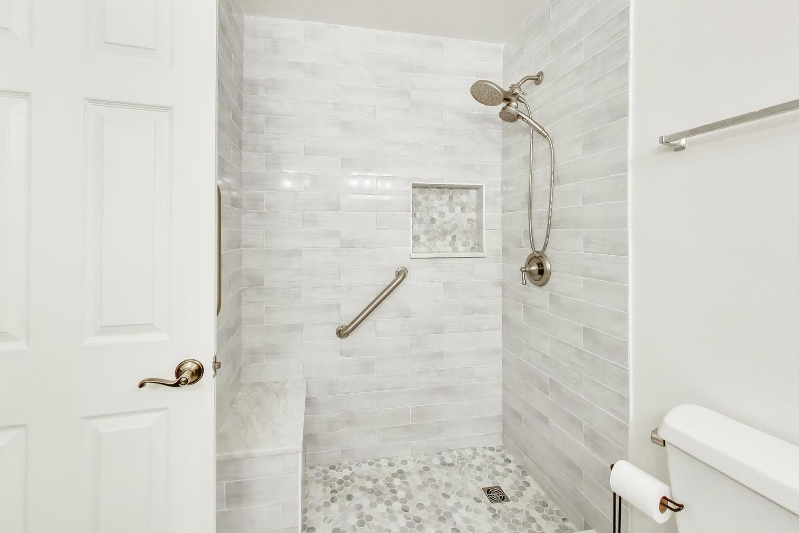 1061 E Sayles Drive, Palatine, IL 60074