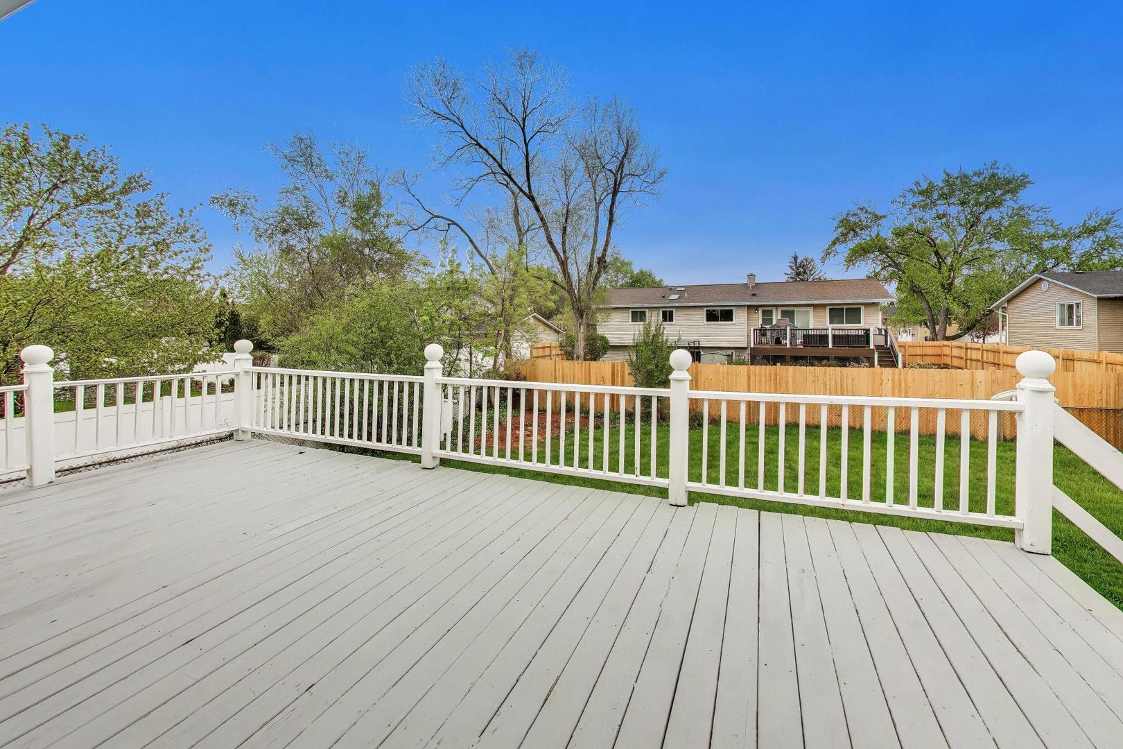 1061 E Sayles Drive, Palatine, IL 60074