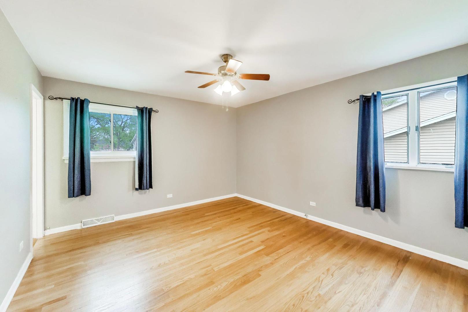 1061 E Sayles Drive, Palatine, IL 60074