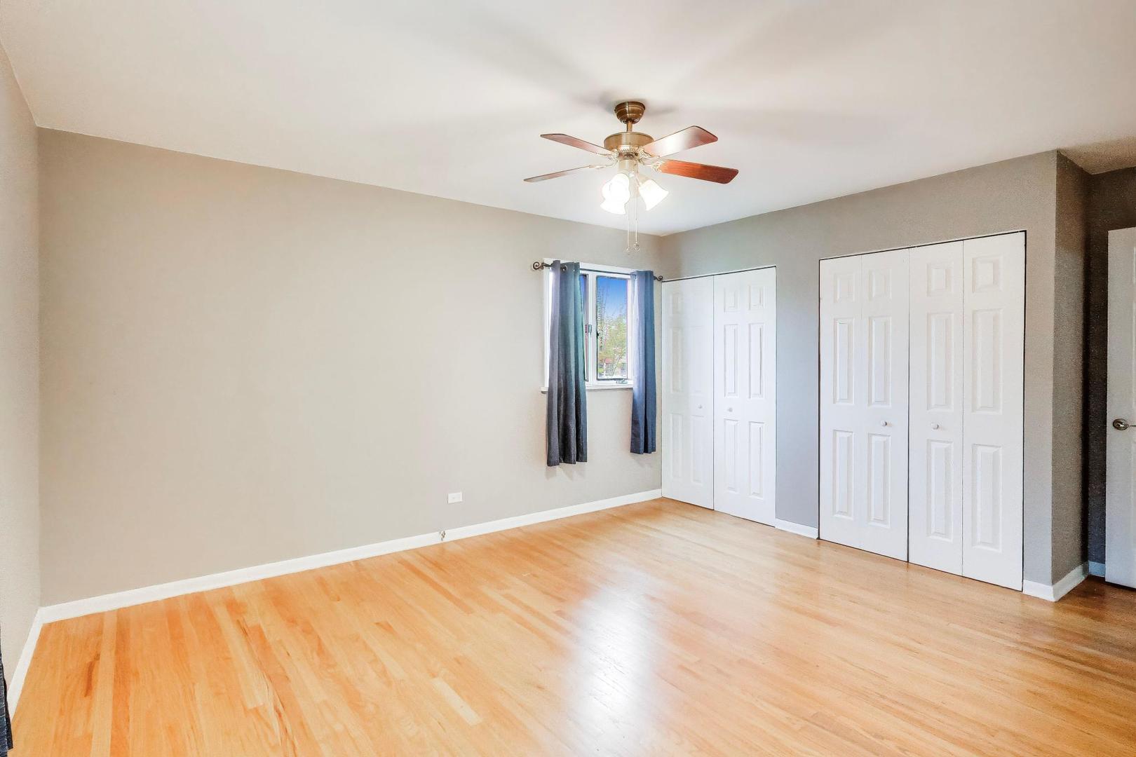 1061 E Sayles Drive, Palatine, IL 60074