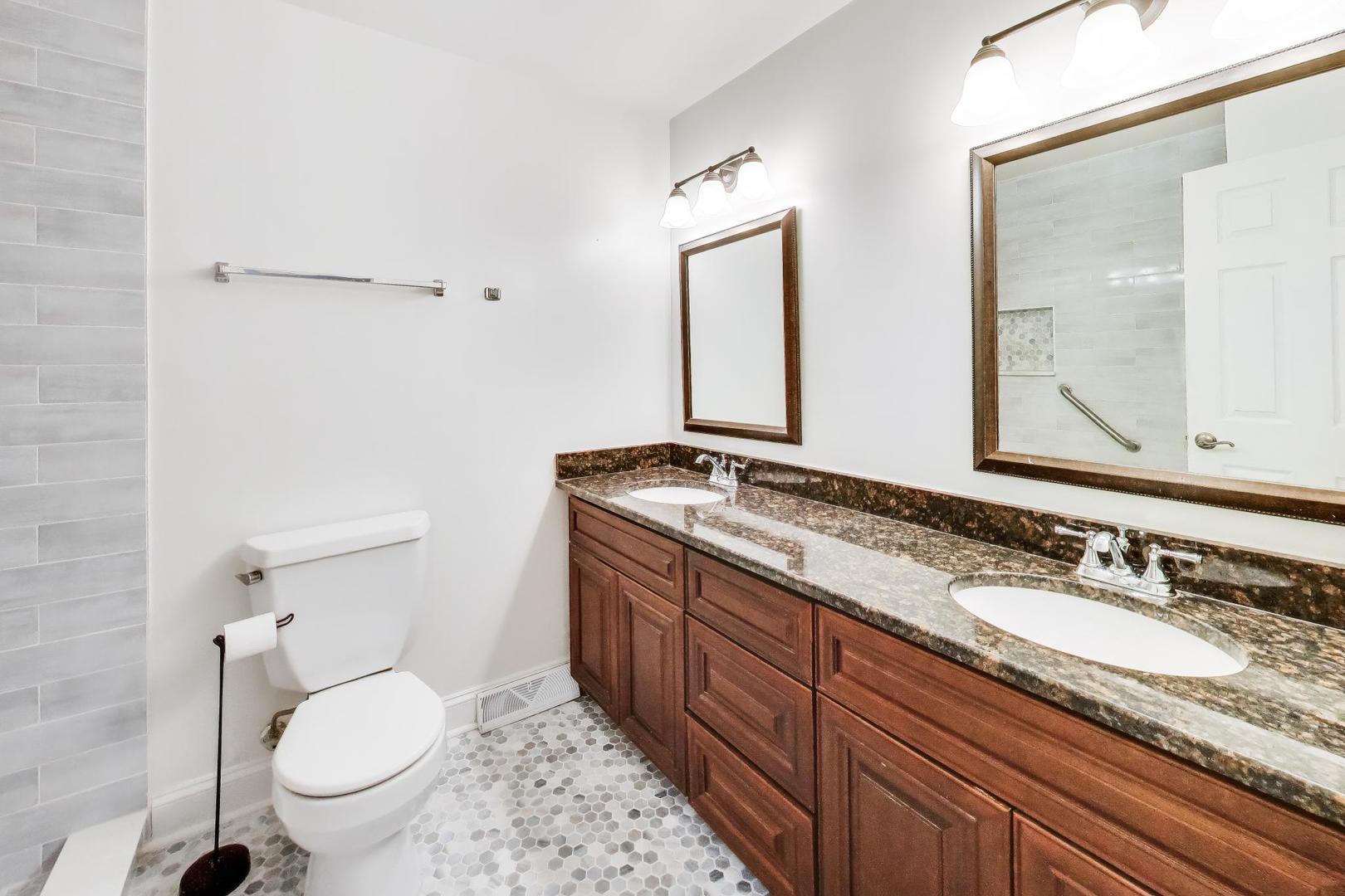 1061 E Sayles Drive, Palatine, IL 60074