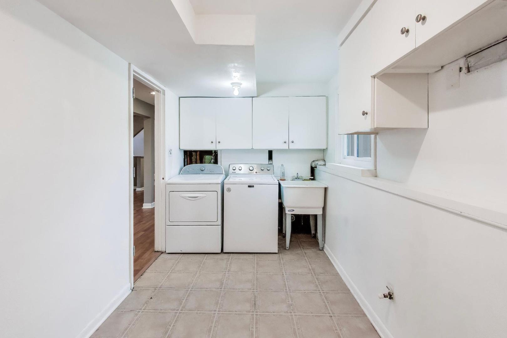 1061 E Sayles Drive, Palatine, IL 60074