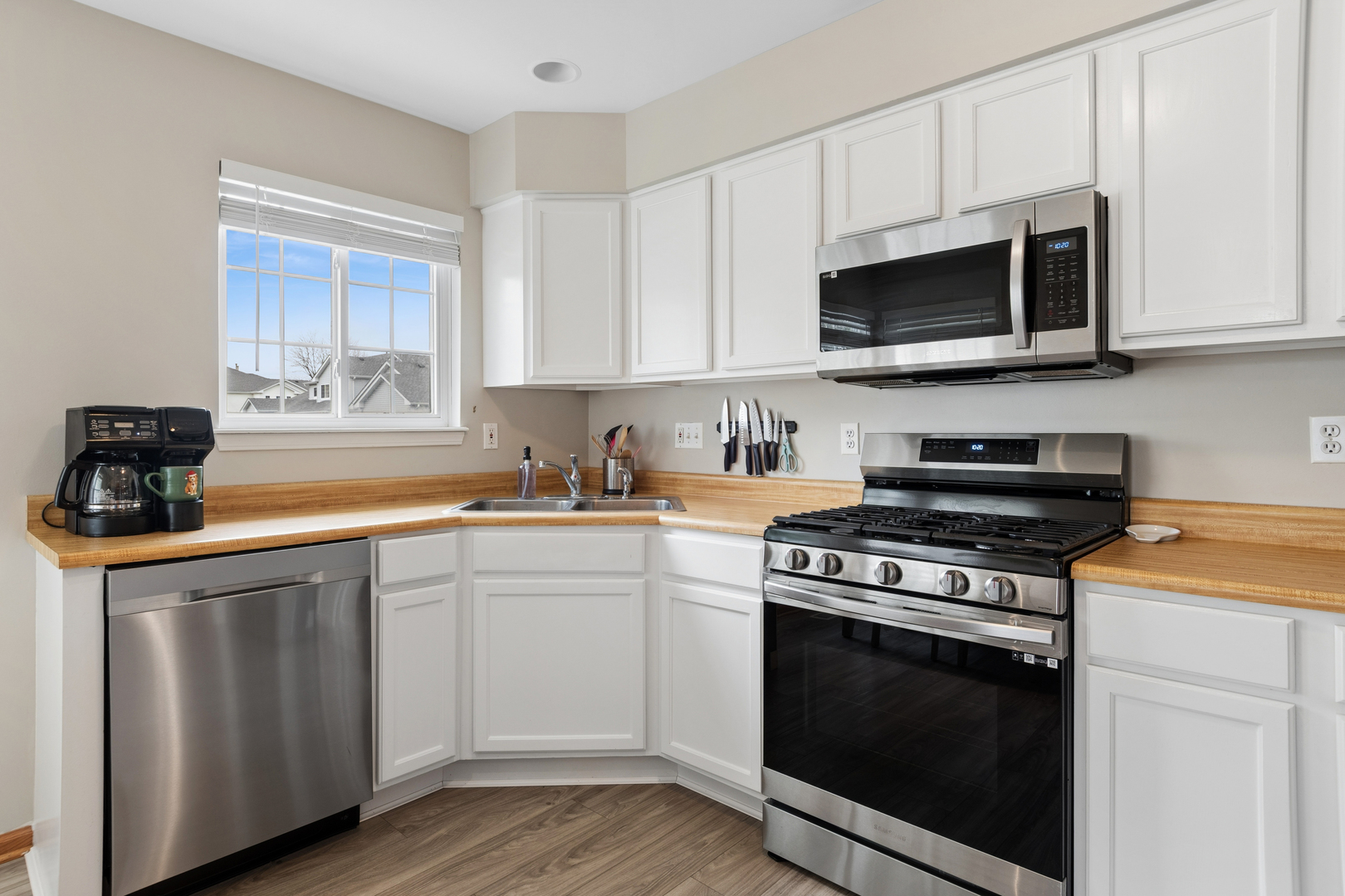 217 Kathryn Lane, North Aurora, IL 60542