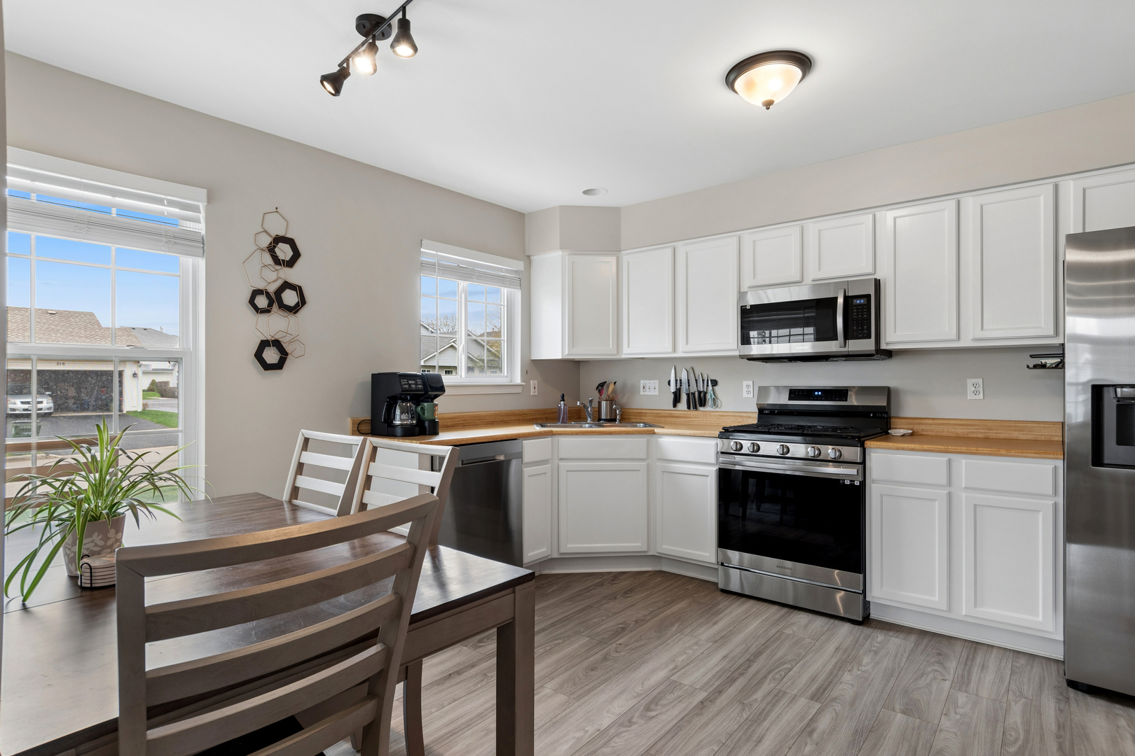 217 Kathryn Lane, North Aurora, IL 60542