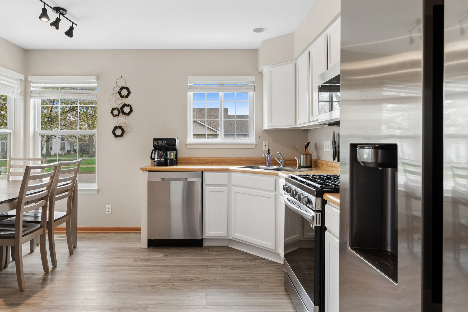 217 Kathryn Lane, North Aurora, IL 60542