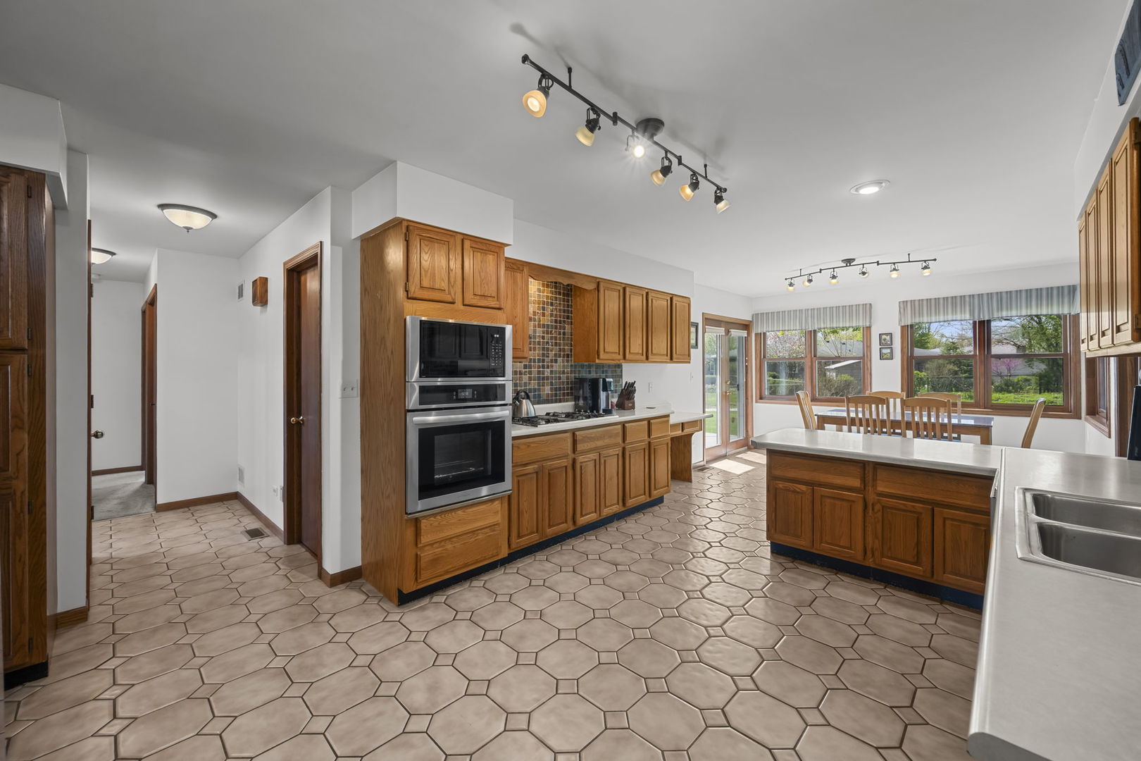 59 Sylvan Court, Elk Grove Village, IL 60007