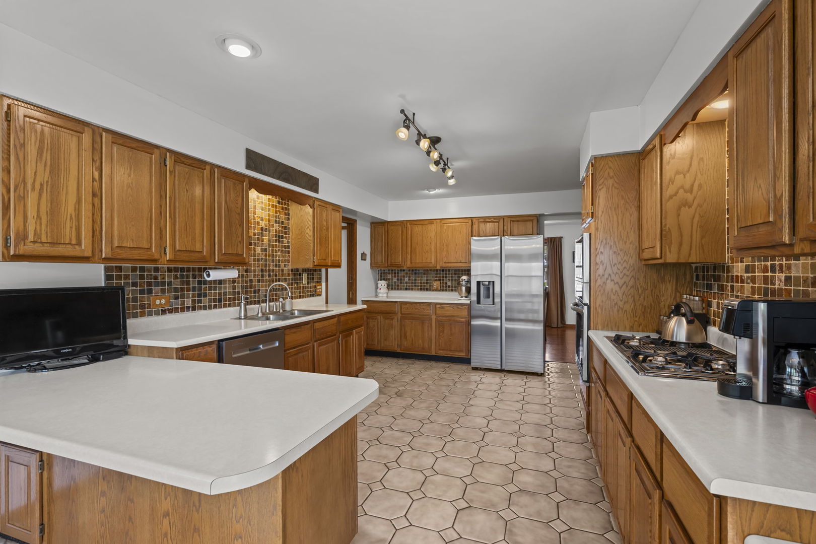 59 Sylvan Court, Elk Grove Village, IL 60007