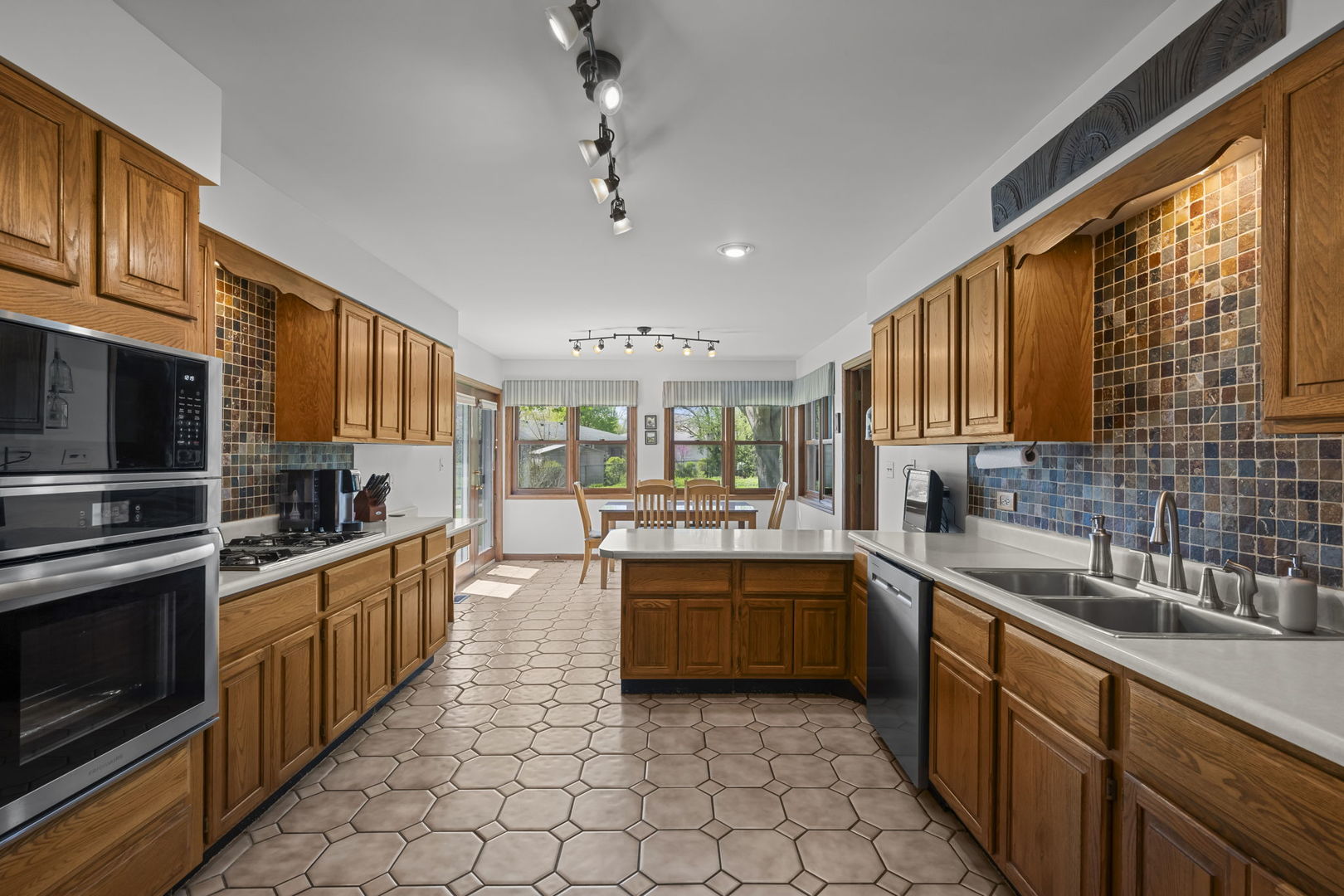 59 Sylvan Court, Elk Grove Village, IL 60007