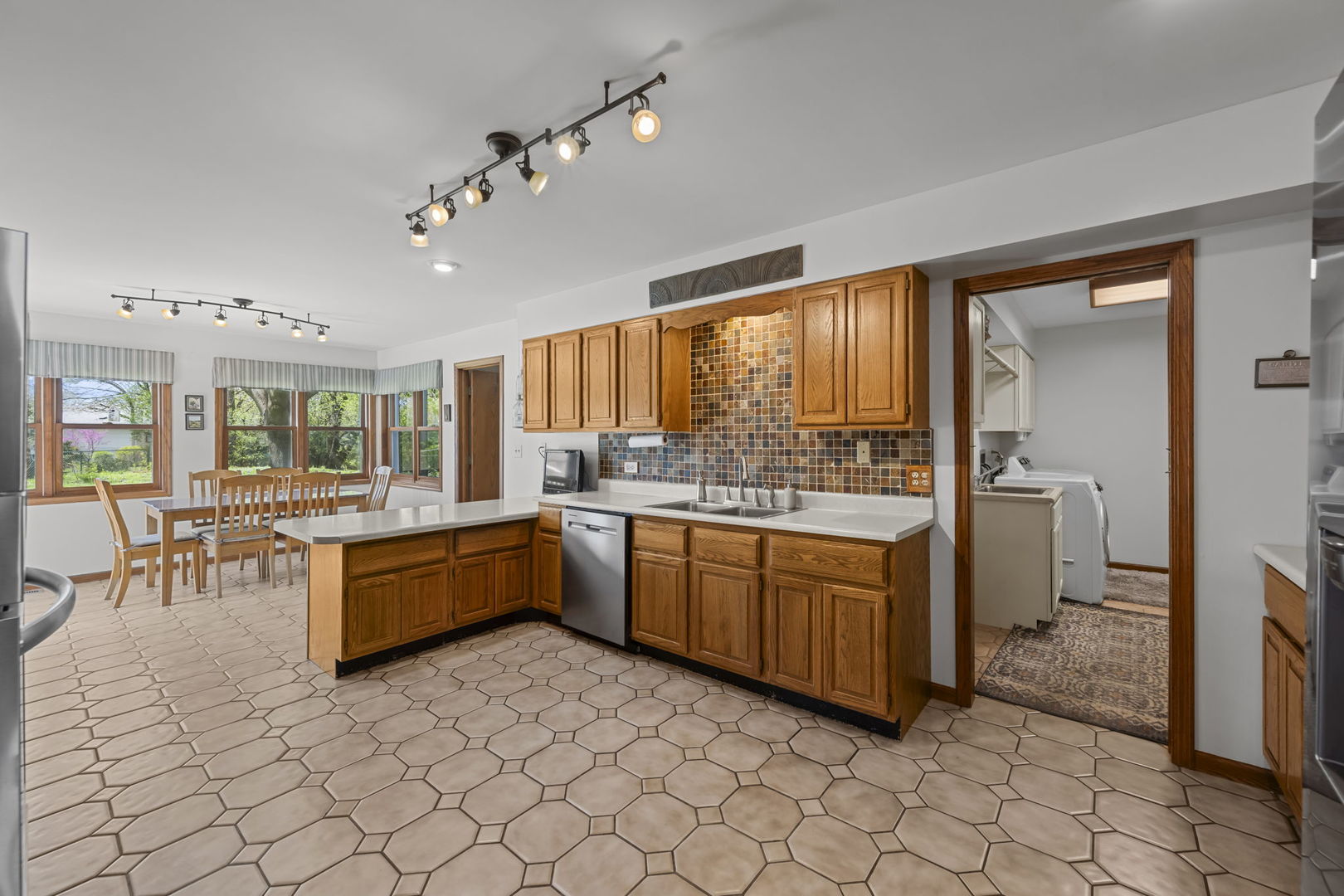 59 Sylvan Court, Elk Grove Village, IL 60007