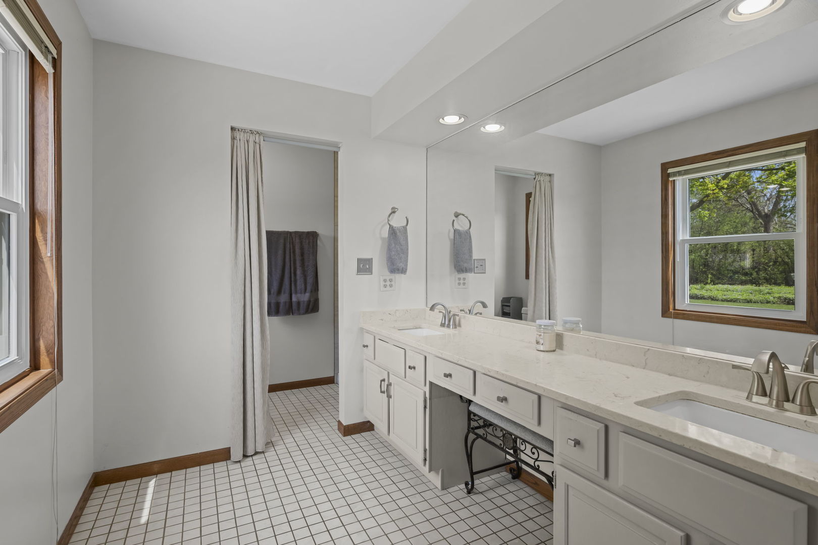 59 Sylvan Court, Elk Grove Village, IL 60007