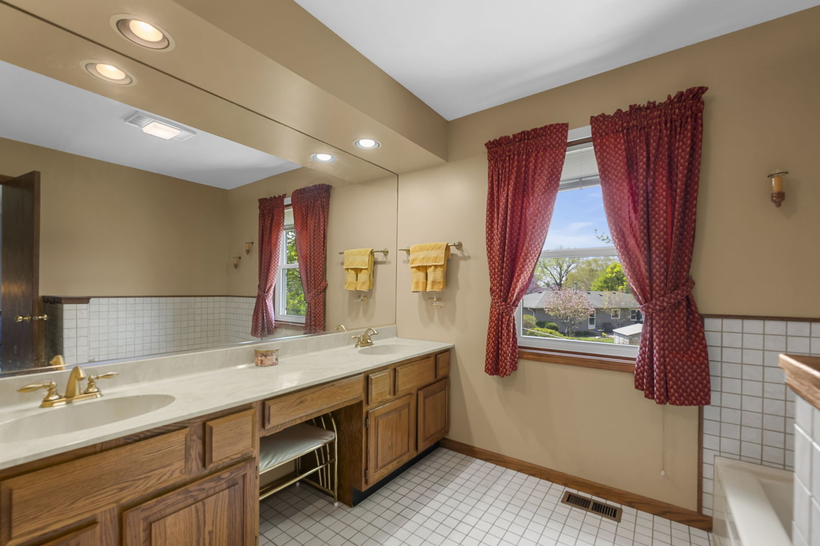 59 Sylvan Court, Elk Grove Village, IL 60007