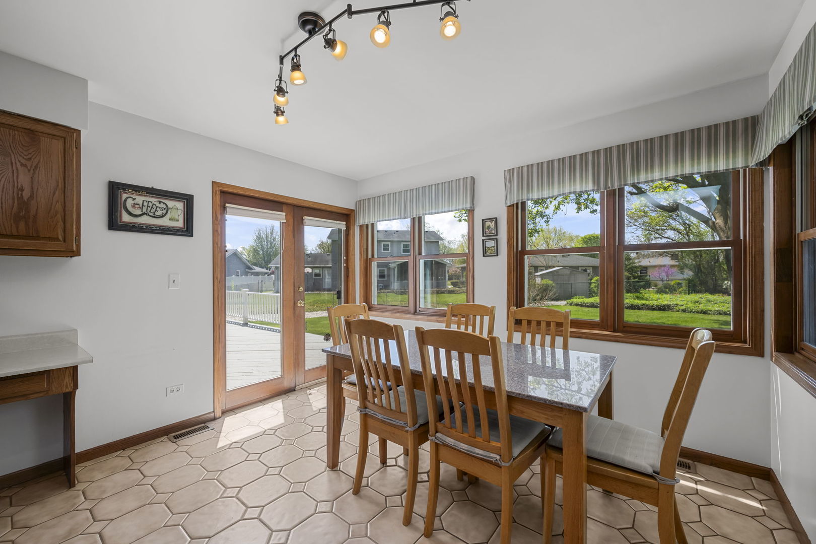 59 Sylvan Court, Elk Grove Village, IL 60007