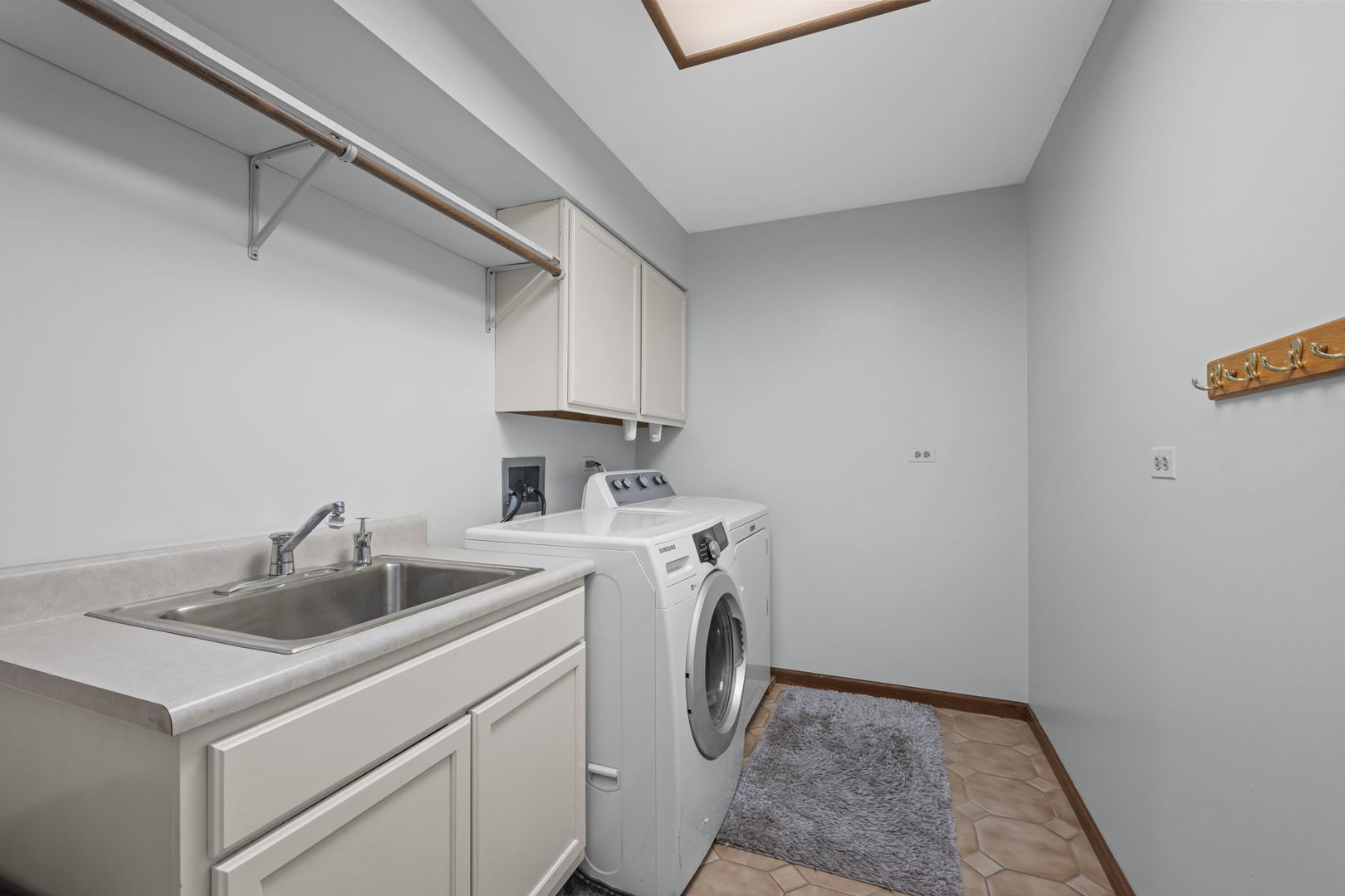 59 Sylvan Court, Elk Grove Village, IL 60007