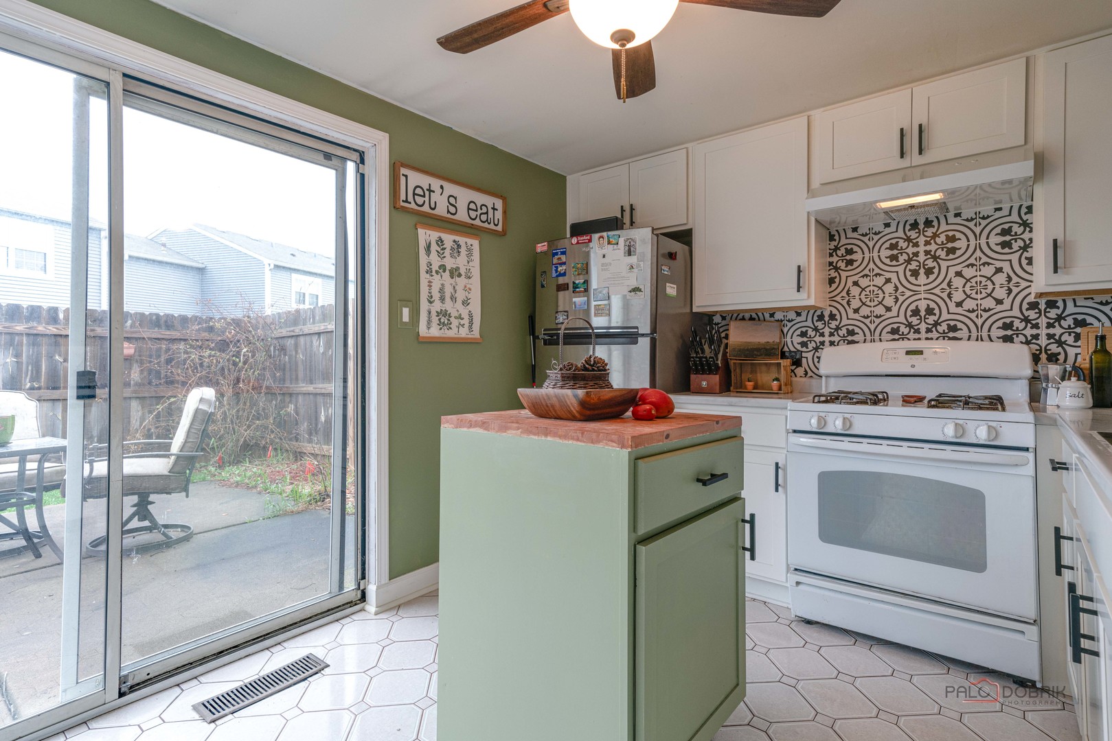 1995 Westview Lane, Round Lake Beach, IL 60073