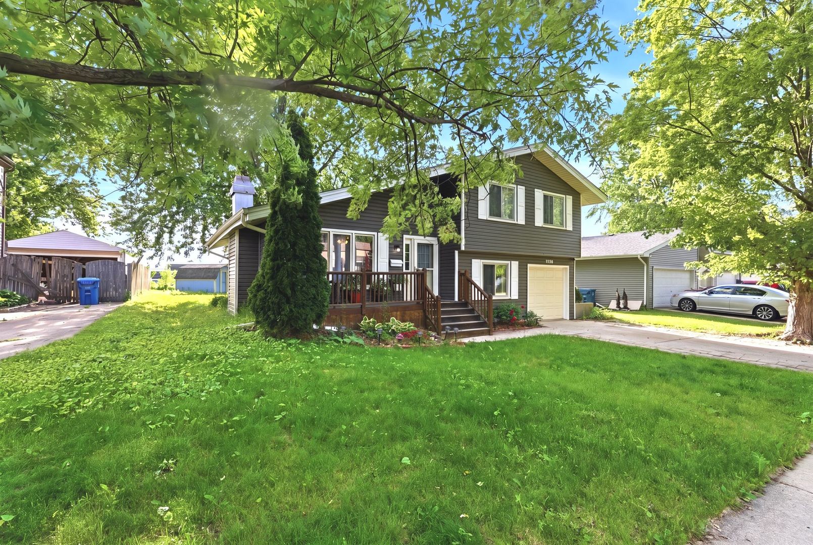 1240 Foxcroft Drive, Aurora, IL 60506