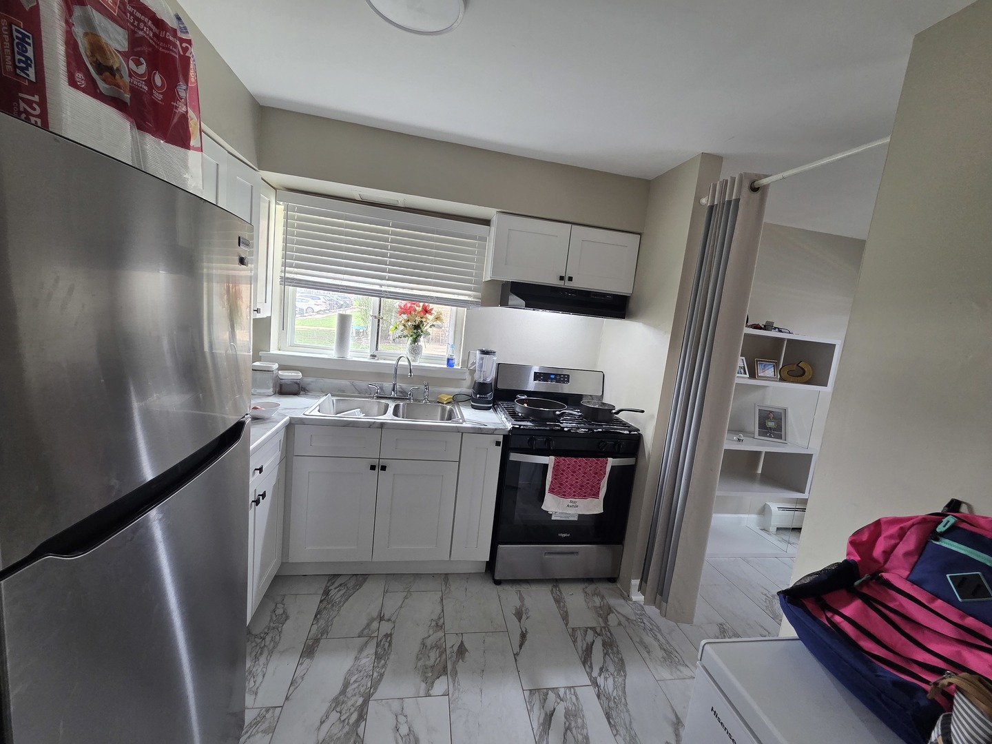 841 W college Boulevard, Addison, IL 60101