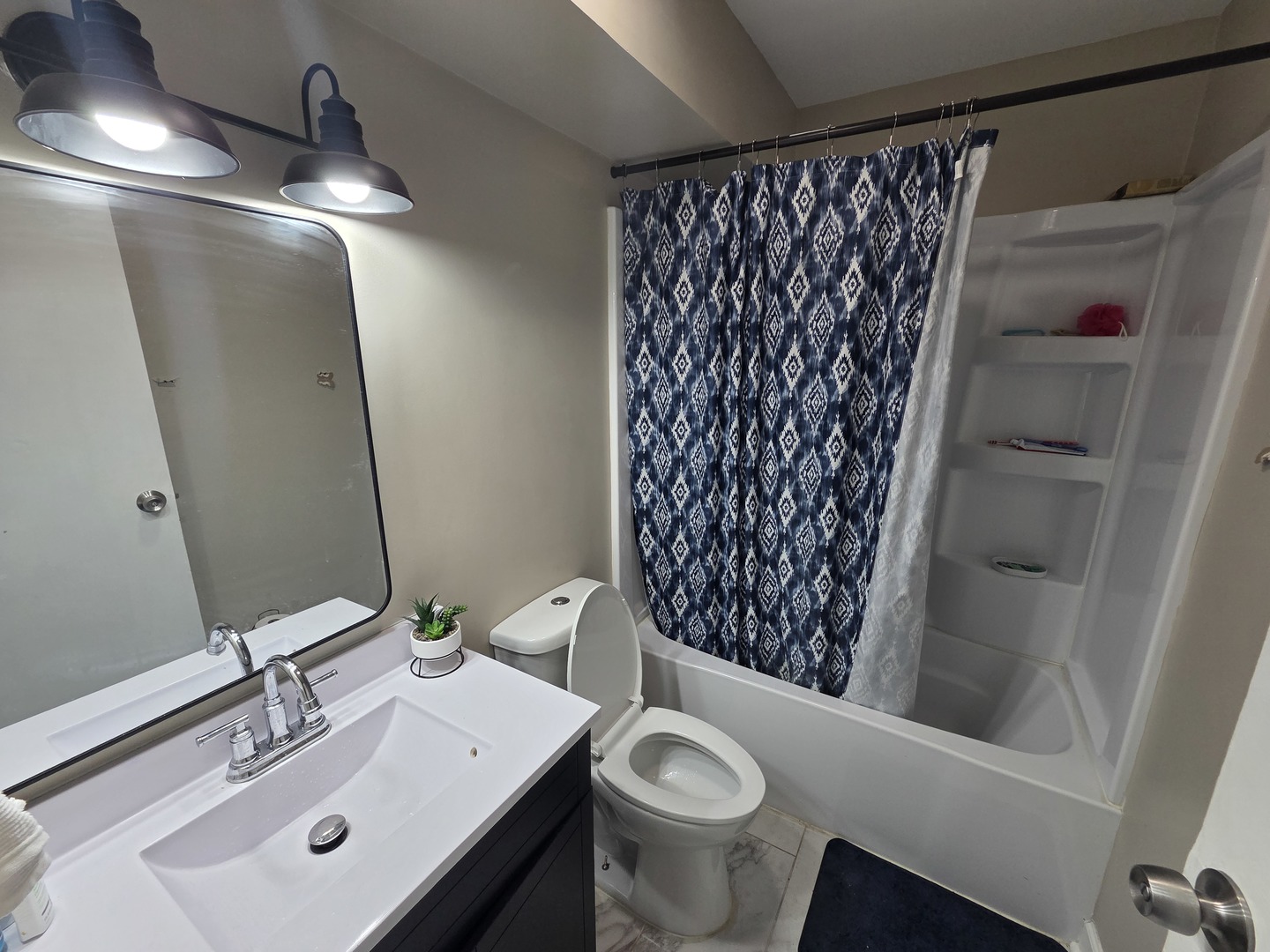 841 W college Boulevard, Addison, IL 60101