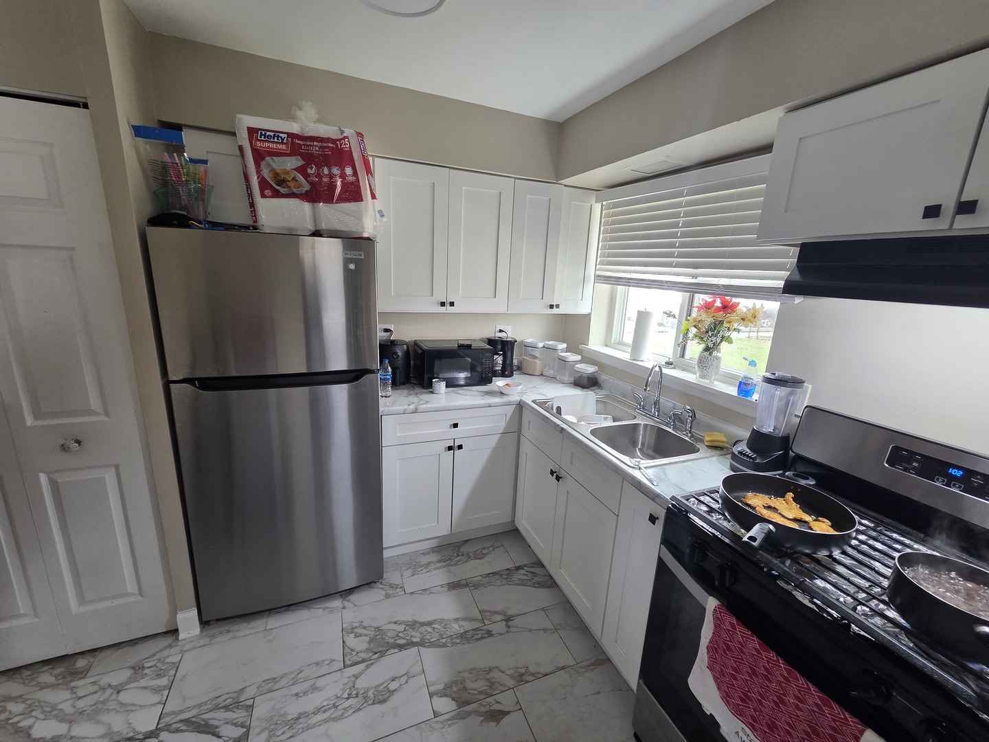 841 W college Boulevard, Addison, IL 60101