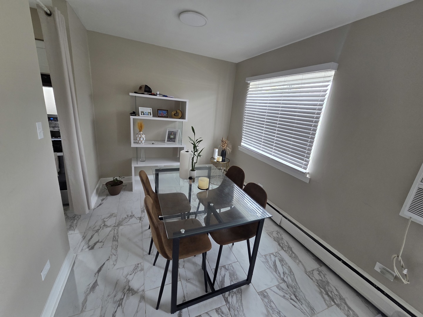 841 W college Boulevard, Addison, IL 60101